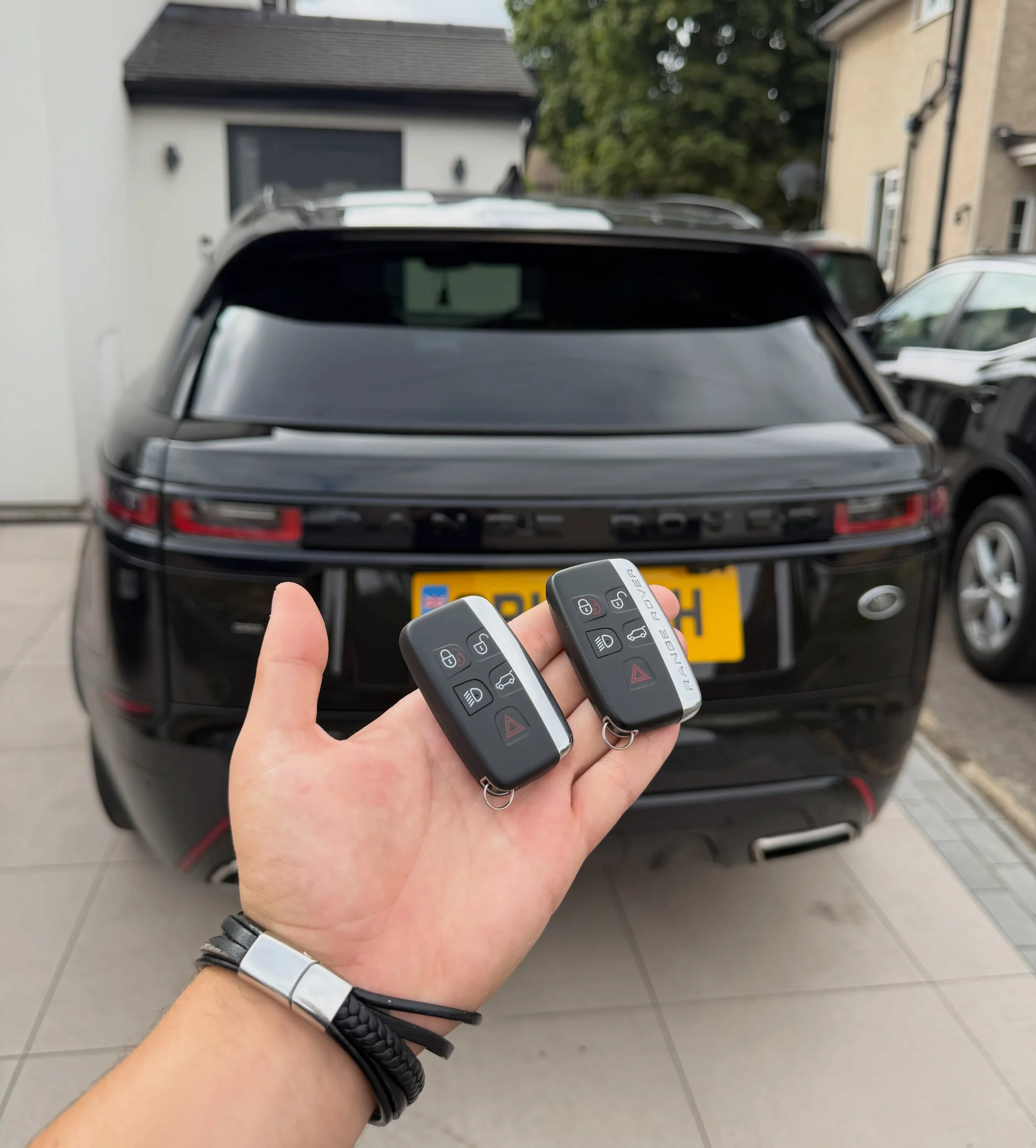 Range Rover Velar spare key supplied, cut &amp; programmed in under half hour 🤙🏼

Locked Out? Lost Your Keys? Need a Spare? We&rsquo;ve Got You Covered! 🔐

We offer a fast, friendly, and fully mobile auto locksmith service you can rely on.

📍 Ser