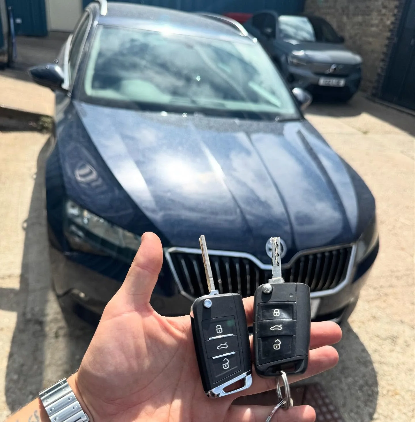 Skoda Superb 2016 Spare Key Supplied and Programmed - Locked Out? Lost Your Keys? Need a Spare? We&rsquo;ve Got You Covered! 🔐

We offer a fast, friendly, and fully mobile auto locksmith service you can rely on.

📍 Serving:
Essex, Hertfordshire and