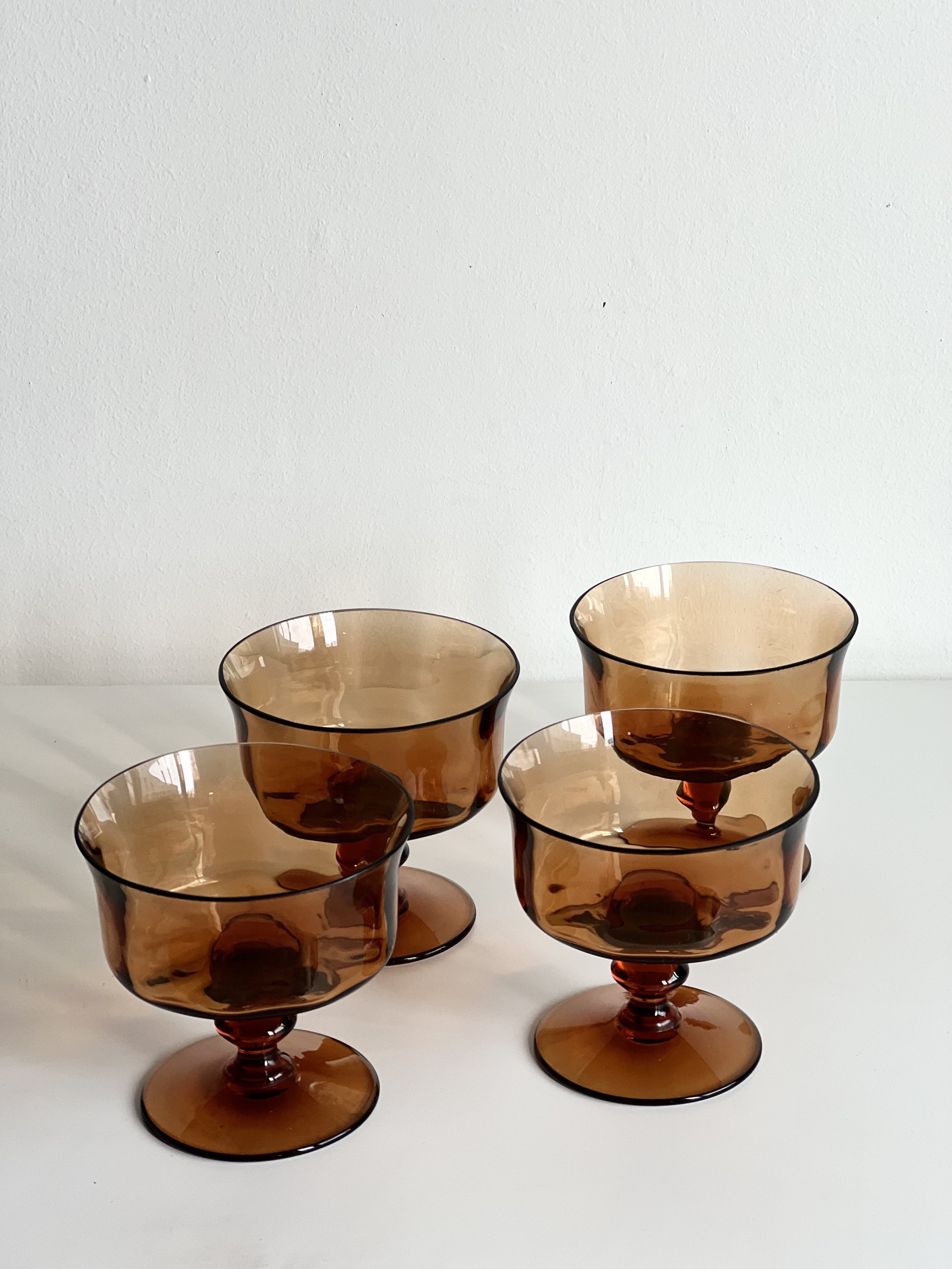 Set de 4 coupes, verre ambré