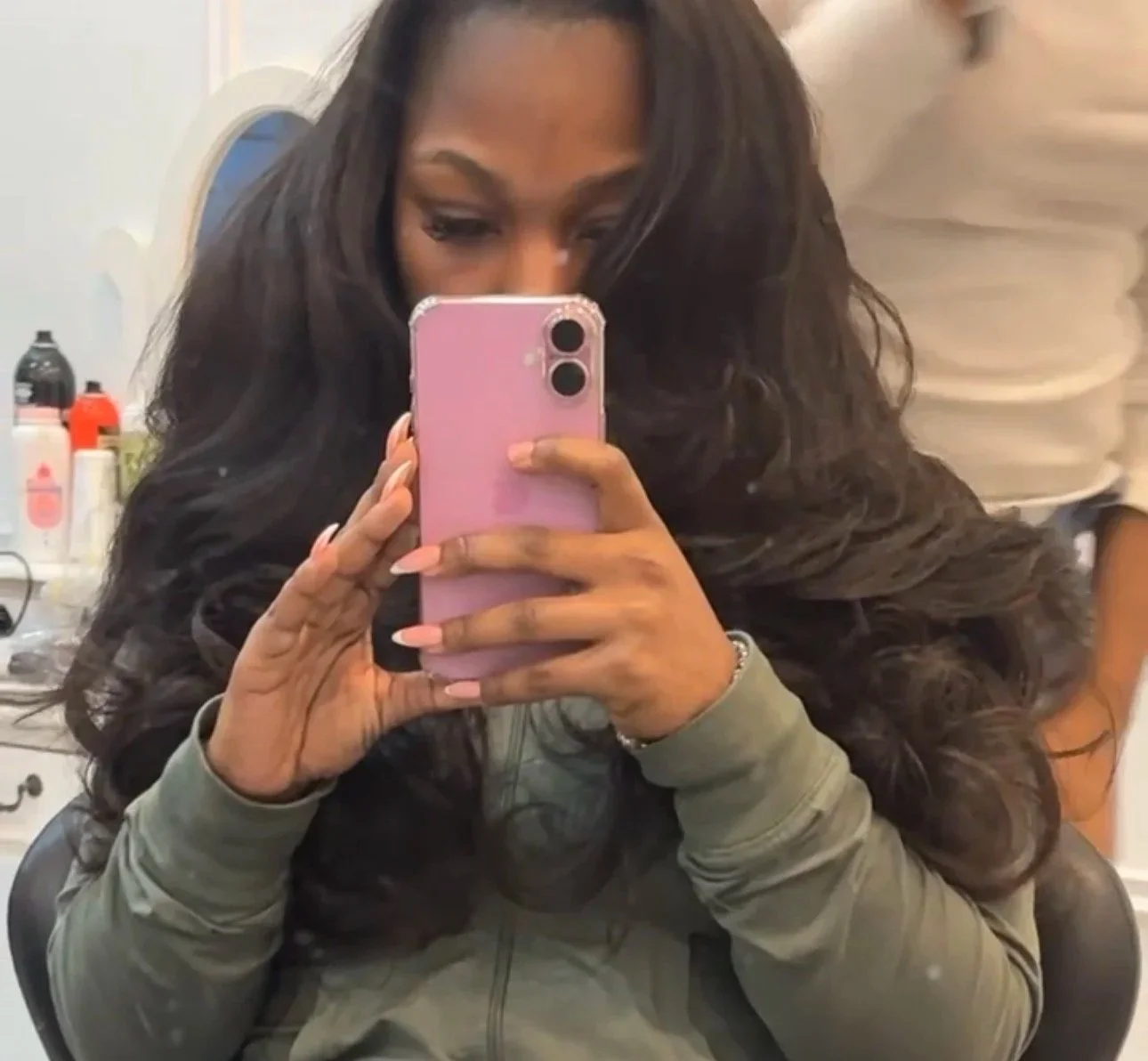 Résultat après pose d'un Raw Indian Hair Wavy premium.