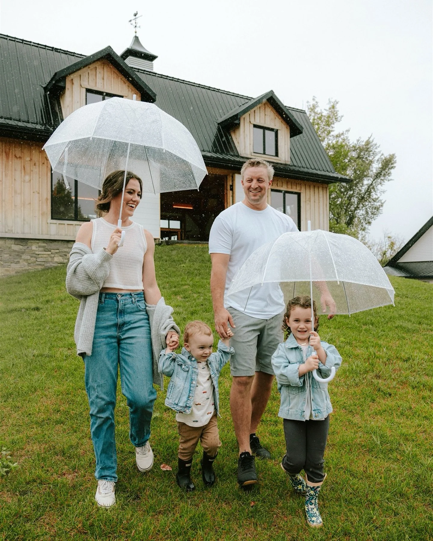 Sometimes the most unexpected moments create the most memorable photos.

We planned for blue skies and sunshine, but instead, we braved the pouring rain. And while the weather wasn&rsquo;t &ldquo;perfect,&rdquo; their photoshoot still was.

That&rsqu
