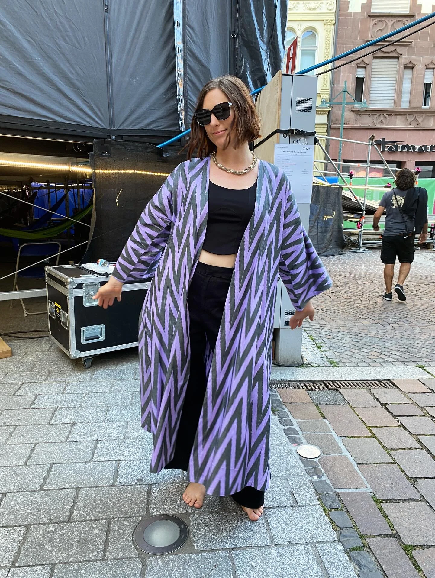 I could float around in this gorgeous Uzbeki &lsquo;ikat&rsquo; all day. Silk from the silk road, handmade with love @feruza_ikat 💜👘 #beststageoutfit 

#ikat #uzbekistan #uzbekistanfashion #feruzaikatstore #bukhara #teresabergman #stimmenfestival