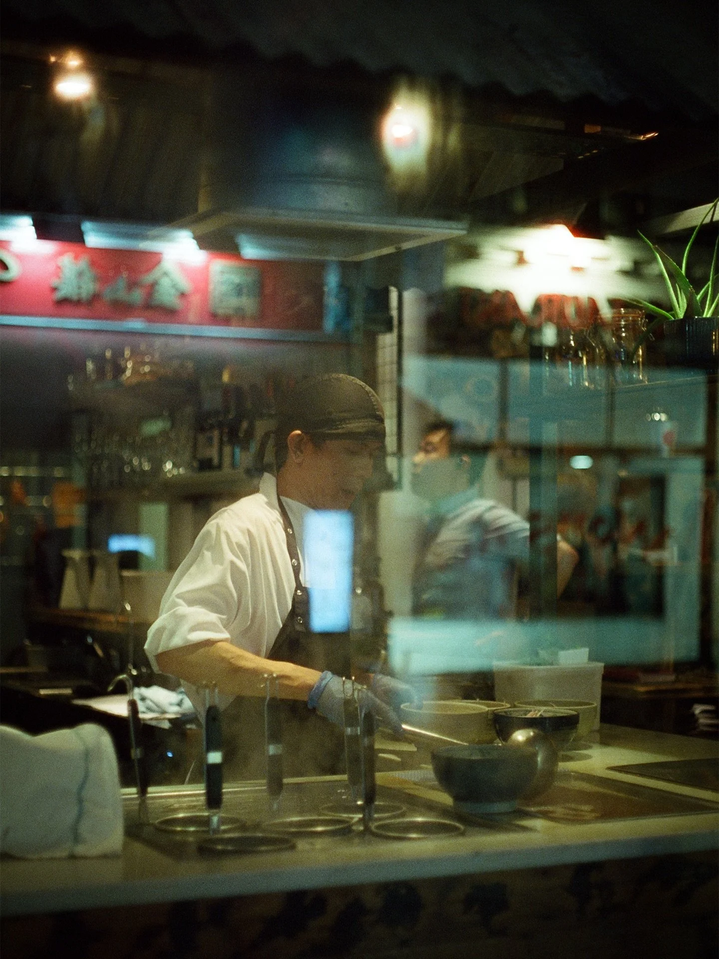 London, UK. Shot on Cinestill 800T (pushed to 1600) 🎞️

Low-light photography on film can be a struggle, but since the light&rsquo;s faded, I&rsquo;ve been experimenting, and I&rsquo;m starting to really enjoy it. I&rsquo;ve got some black and white