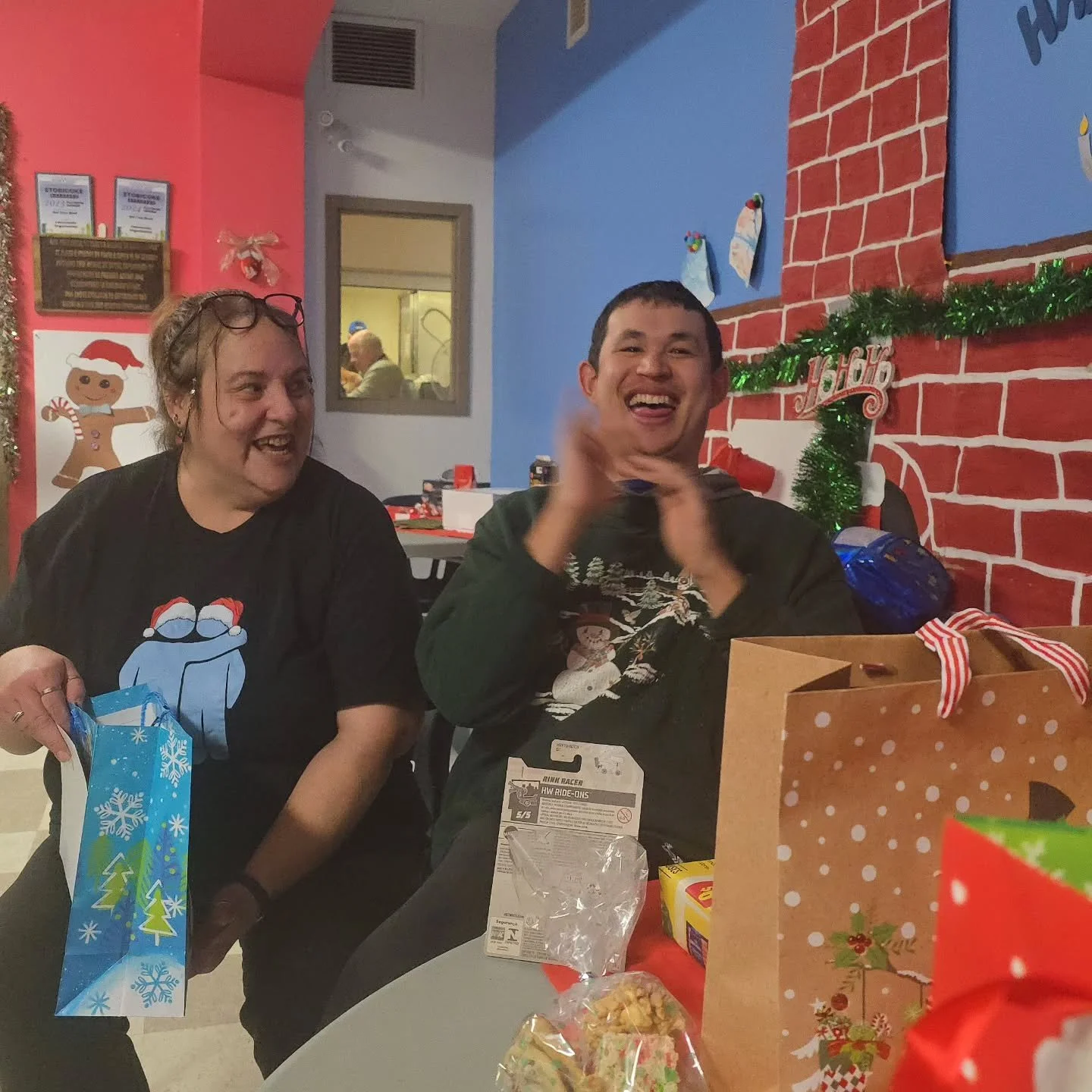 We had so much Christmas fun at GYB this week. We did secret Santa, games for prizes and ate so much food, oh can't forget the sweets provided by @chickklette (Deb) 
#gybfamily #GYBToronto #GYB #GYBchristmas2025