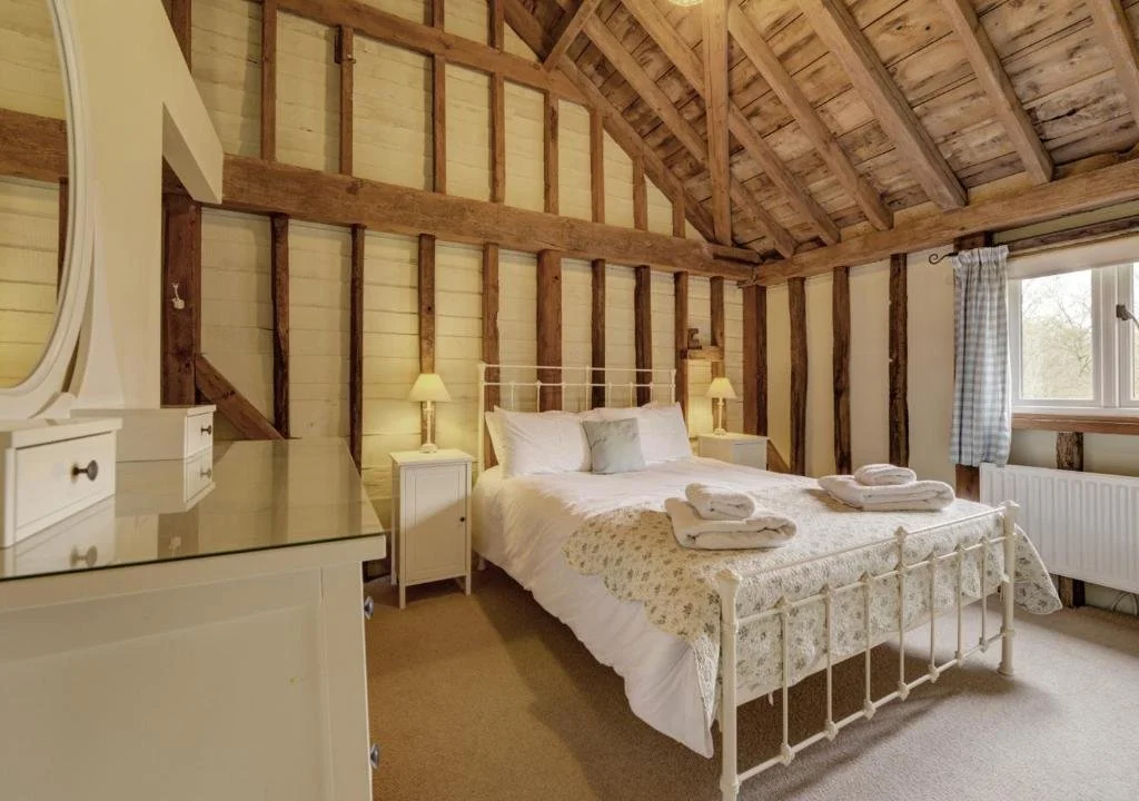 large bedroom.jpg