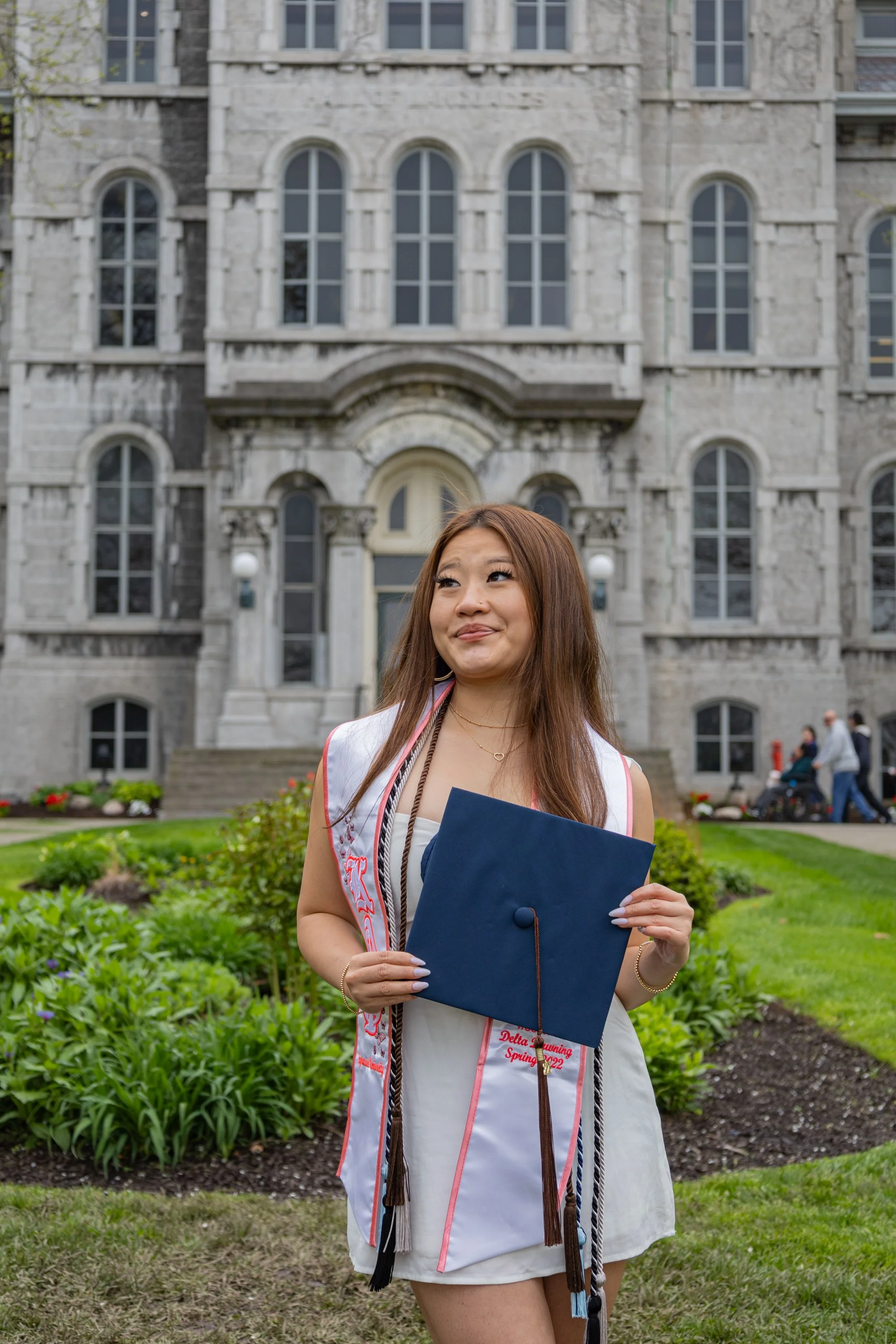 KailynCaptures_Lilly_GradPics202512.jpg