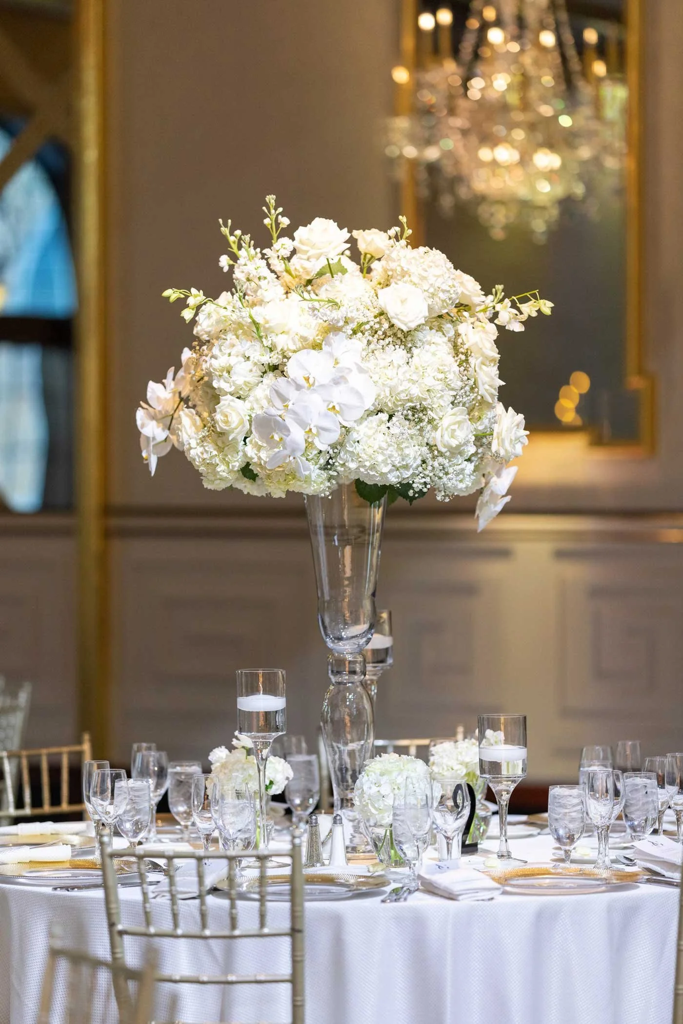 Tall Wedding Centerpieces with White Roses – Sophisticated Floral Styling.jpg