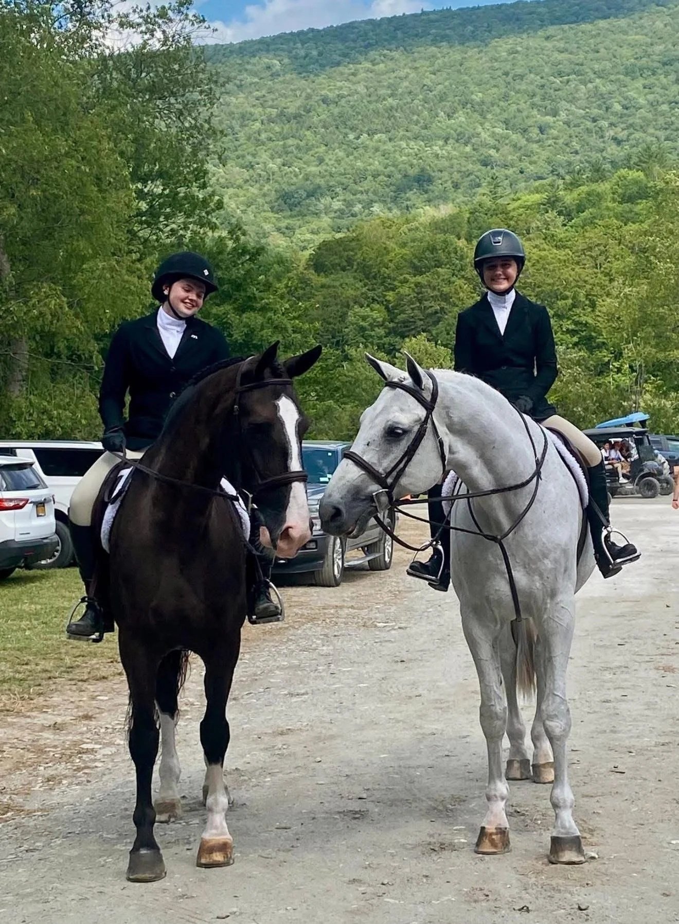 Horses and students pose at Vermont Horse Show in 2025.