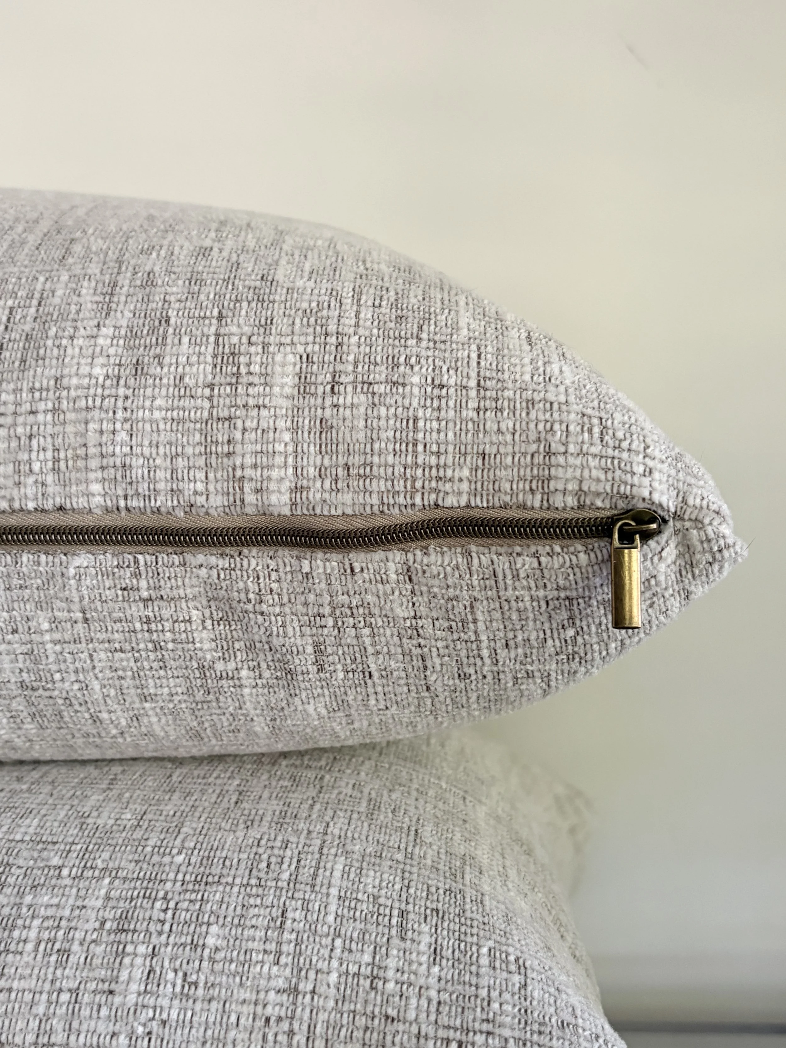 OLEILU_LUMBAR DETAIL ZIPPER.jpeg