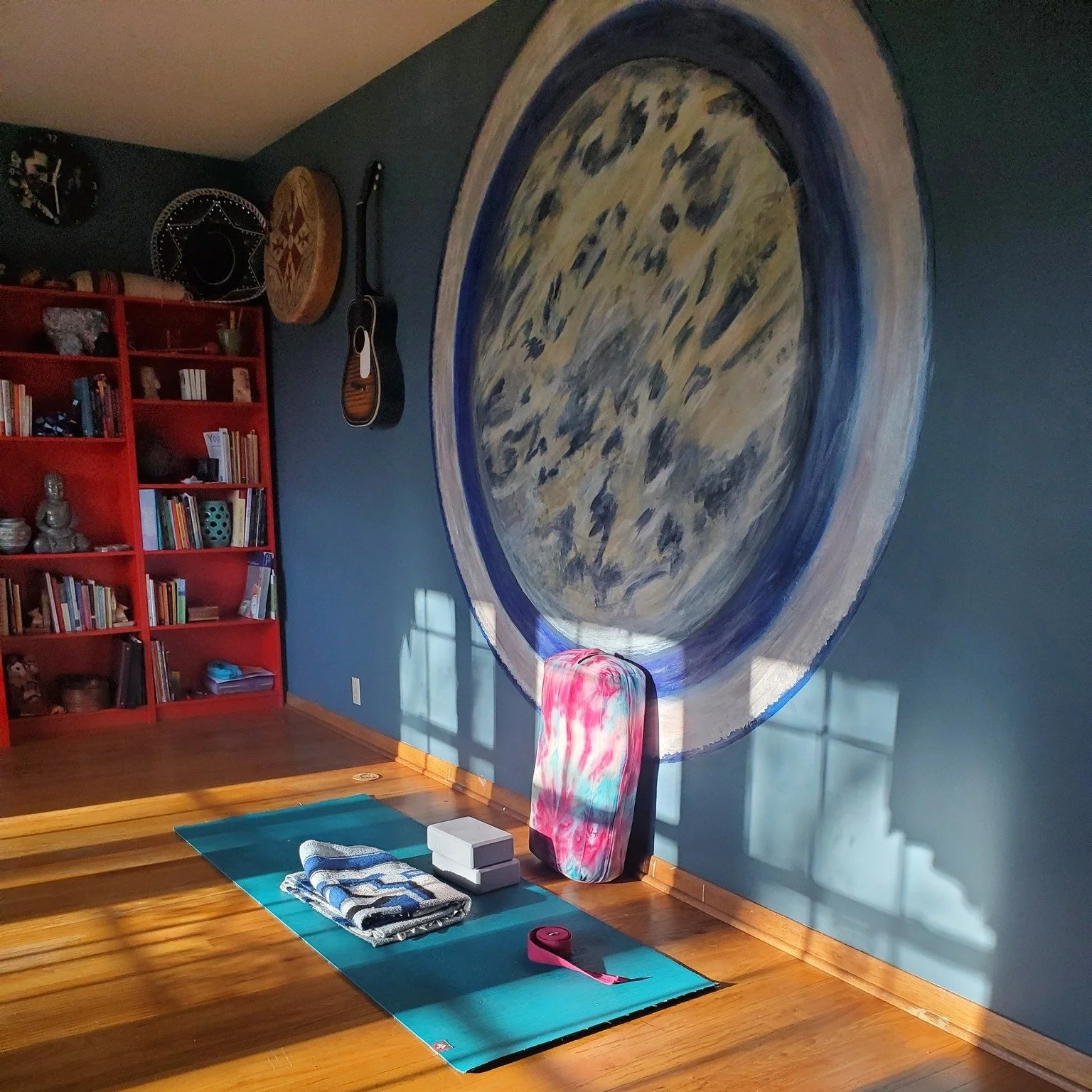 YOGA SPACE // CREATIVE NATURE YOGA

This is my home studio. 

A space where I sit in stillness.  A space to connect to myself. To my breath.  To my authentic self.

It is also a space where I guide others. 

Join me for a small-group class, or for yo