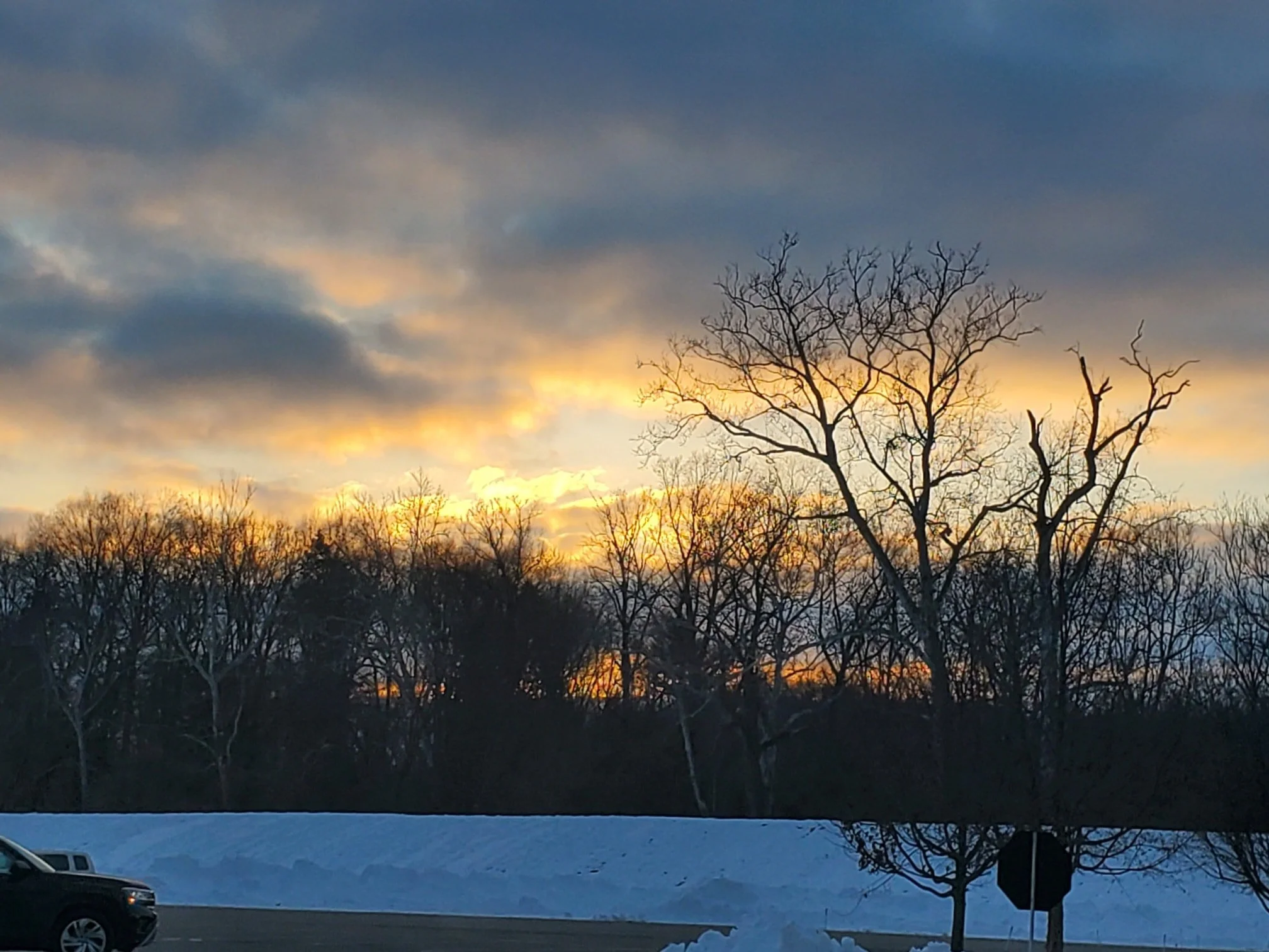 WITNESS THE MAGIC

In each moment there is a thread of magic. 

It rides the wave of breath.

It illuminates your dreams and your path forward.

Sit in the seat if the witness and the magic will appear.

630pm Mixed-Level Yogs @therivi 

#yoga #magic