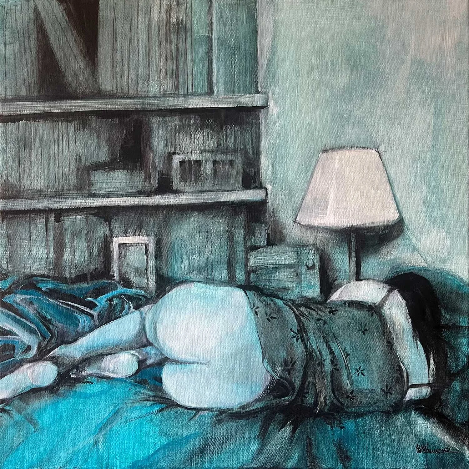 Peinture représentant une femme allongée sur un lit avec une lampe à côté, dans une pièce avec une bibliothèque de livres - "Matin bleu" une oeuvre figurative contemporaine de Alain Rouschmeyet