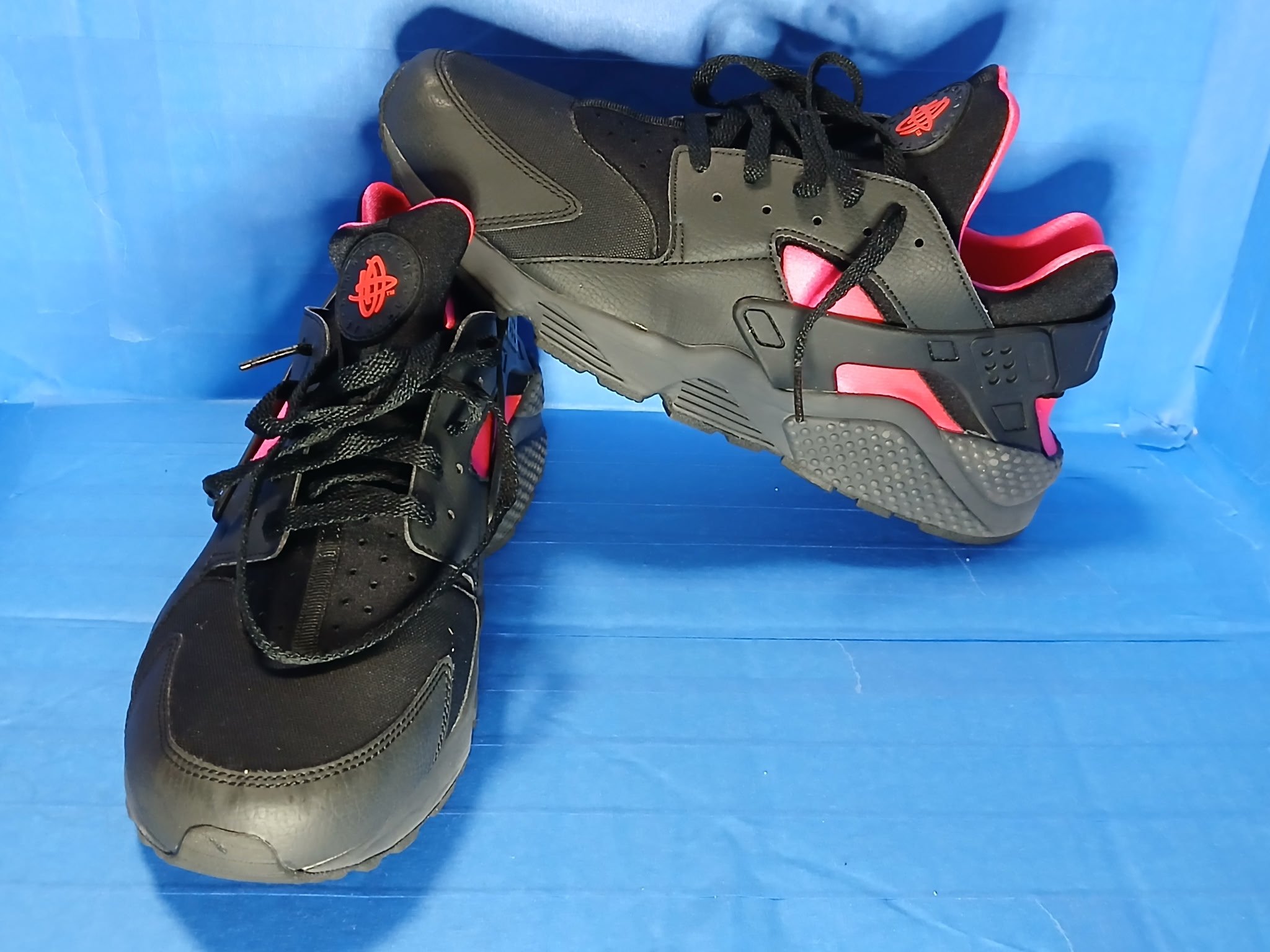 Nike Air Huarache Solar Red Pink Black Sneakers 318429-055 - (Men's Size 13)