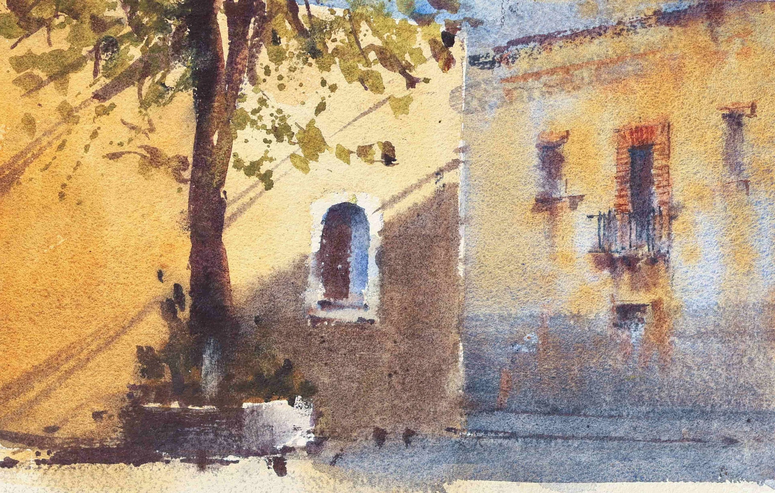 Pintura acuarela de una calle con edificio de paredes amarillas y ventanas con rejas. Hay un árbol a la izquierda y sombra proyectada en la pared.