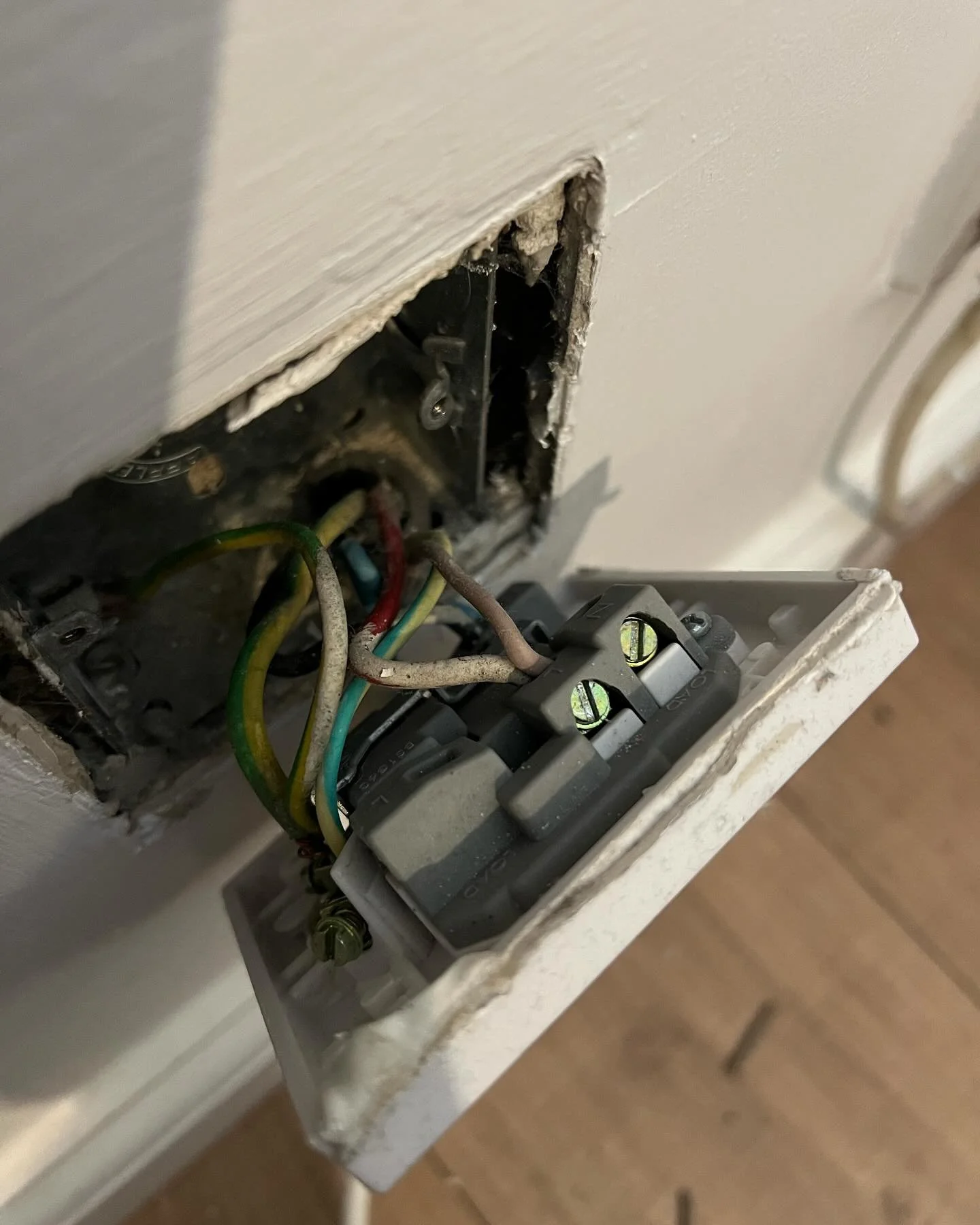 Here is a prime example of why you should never connect direct to a supply, b20a circuit supplying 2 wall mounted heaters, 2x wall panels panel 2kw and one 2kw blow heater. Circuit is perfectly capable of taking full capacity. However heaters not bei
