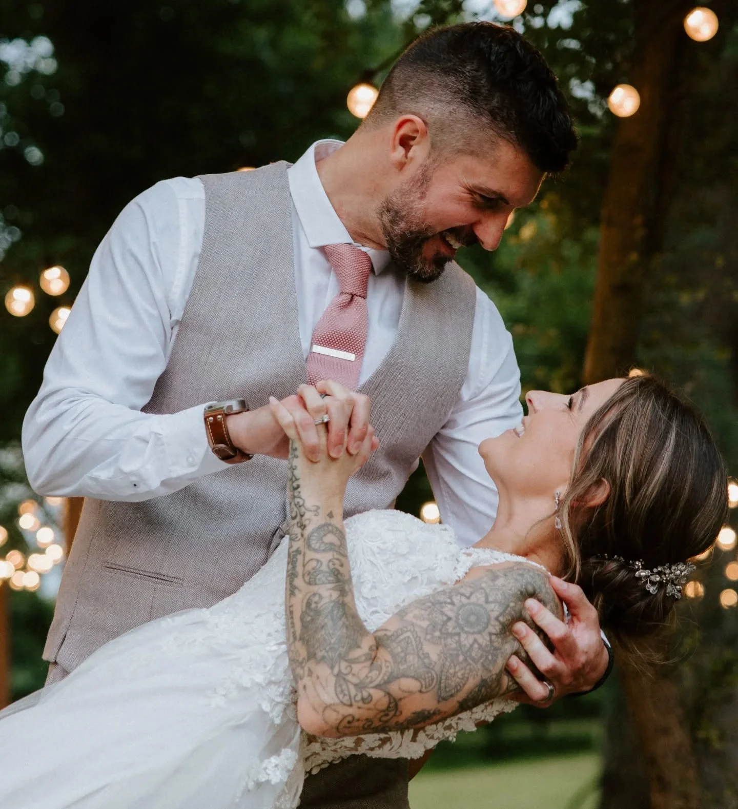 ✨️Sunglasses after sunset✨️

My first evening wedding shoot and WOW! - I wasn't ready for how magical it would be 🫶

Golden hour turned to giggles ♡ turned to candlelight ♡ turned to core memories.

And me? Just a happy lil photographer losing my mi