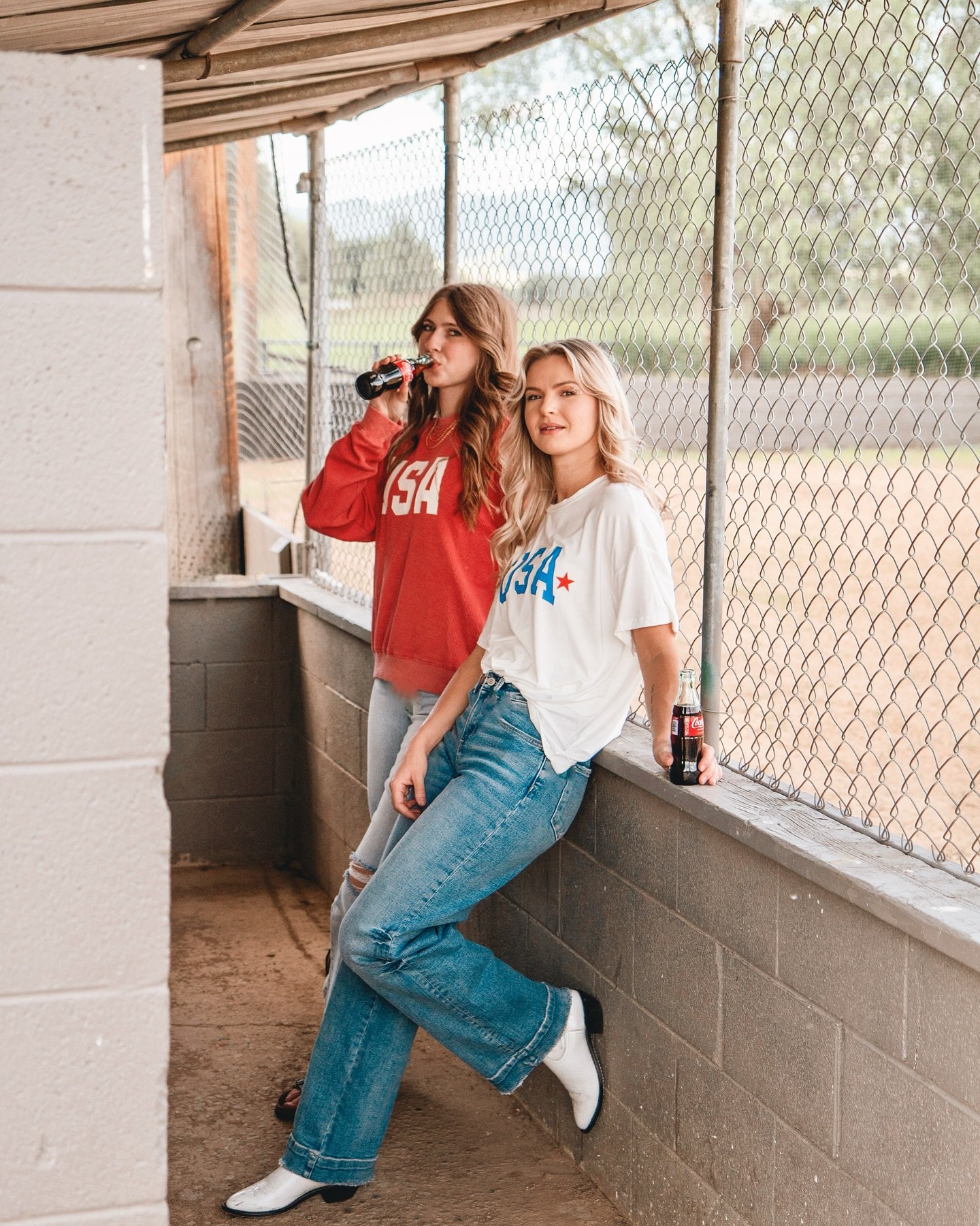 We’re just about one week out from the Fourth of July 🇺🇸🎇
Not gonna lie, one of my favorite parts of holidays is themed fashion/outfits/vibes connected to them 👀 and here’s one of, dare I say, the most iconic holiday shoots we’