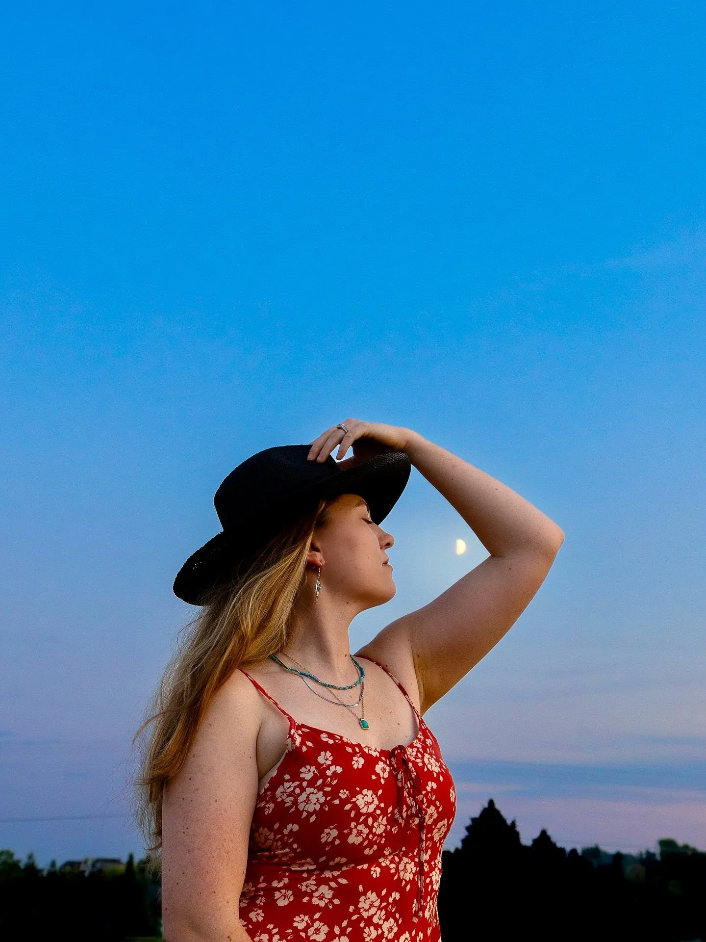 I love when the plan for a photoshoot morphs as it goes on. We came for golden hour, and left with that AND moon shots.
Always love capturing some boutique clothing and accessories, and always love getting to capture photos in Missoula 🫶🏼
#moonli