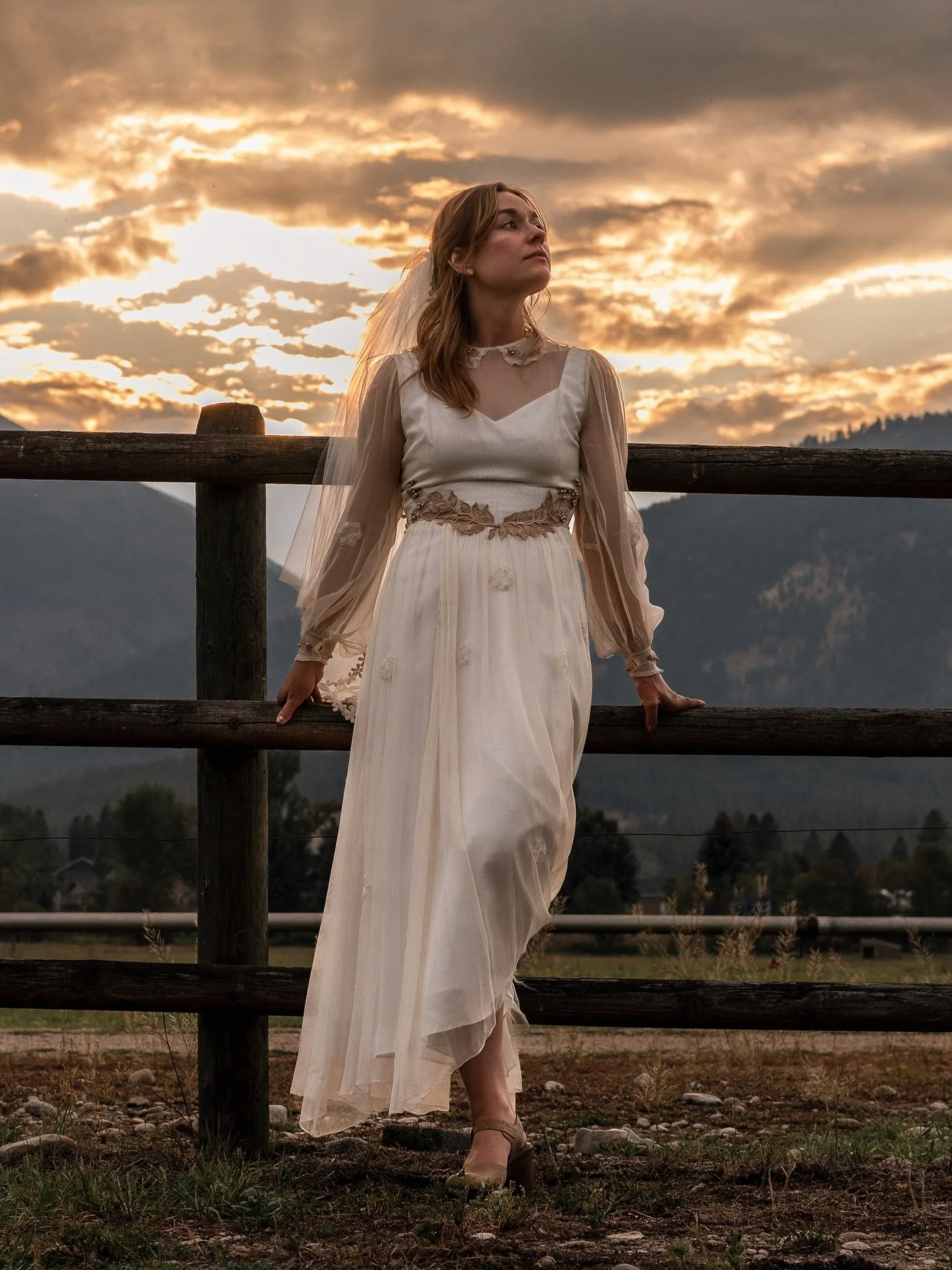 Moody bridal portraits ✨ and yes I will be sharing multiple posts from the same wedding galleries because I love them 😍

#montanabride #montanawedding #montanaweddingphotographer #moodyportraits #bridalportraits