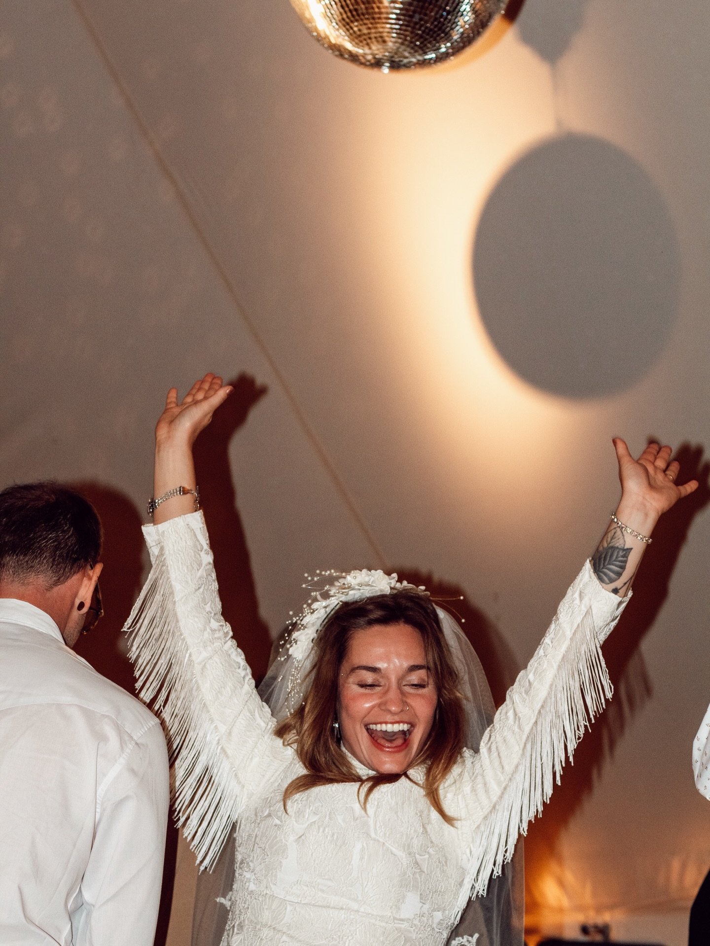 Wedding reception outfit change? Fringe? Glitter? Disco? Count me in, I love capturing a vibe ✨

2026 brides with a vision and a vibe for your special day who are looking for a wedding photographer, shoot me a message and let&rsquo;s capture some mag