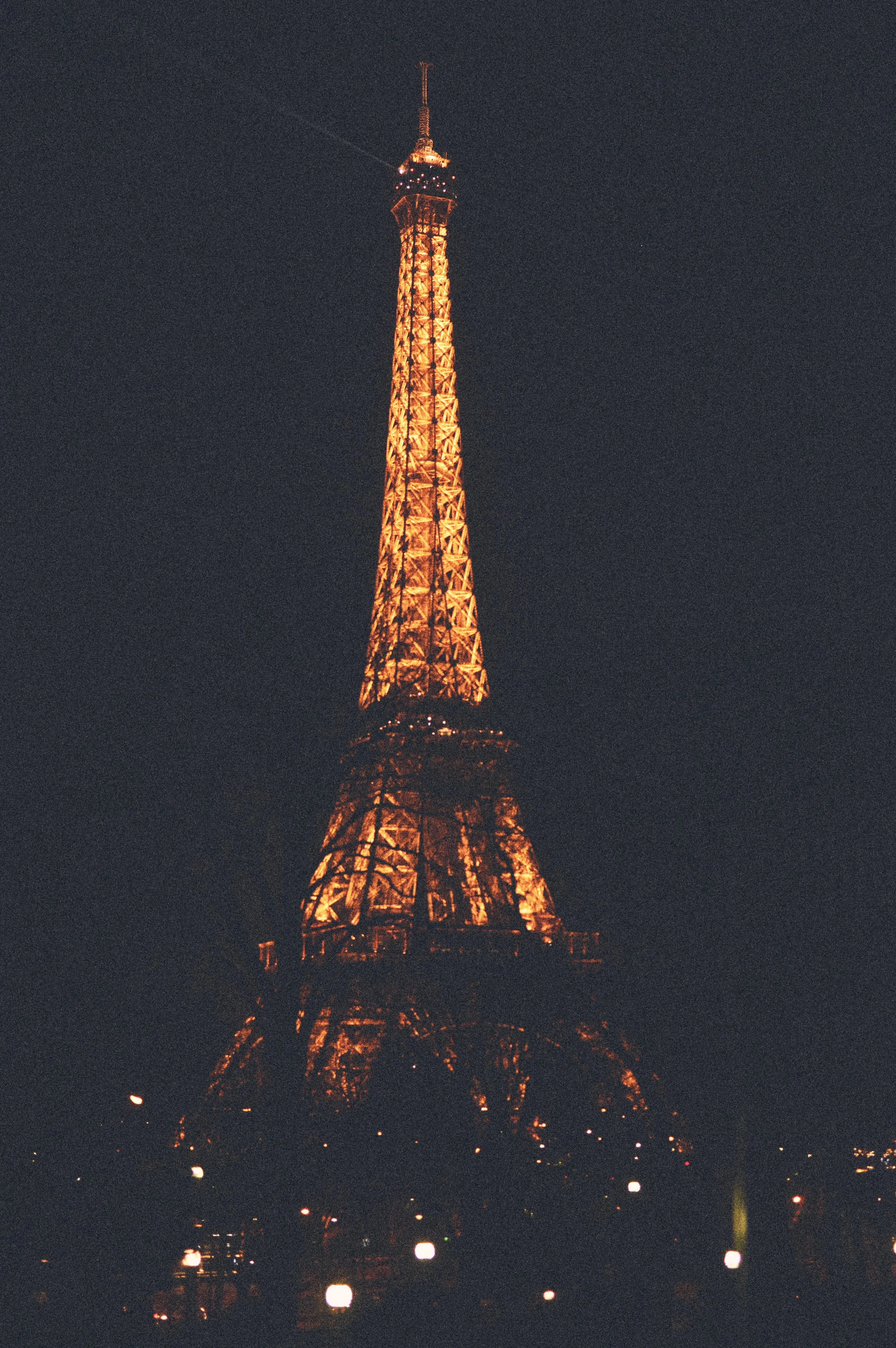 eiffel-tower-illuminated-at-night-paris-ezequiel-fort-023.jpg