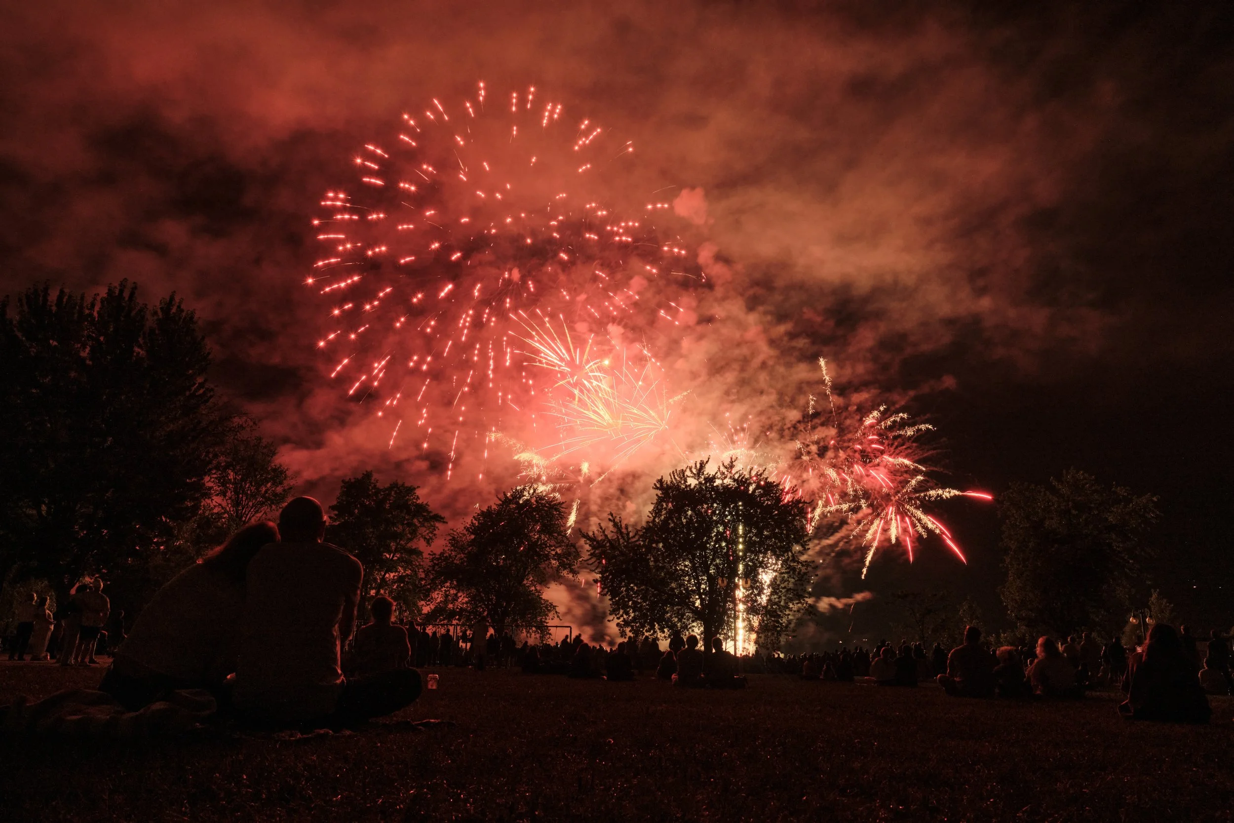 Unexpected Fireworks Over Magog
A spontaneous summer celebration illuminated the night sky over Magog.