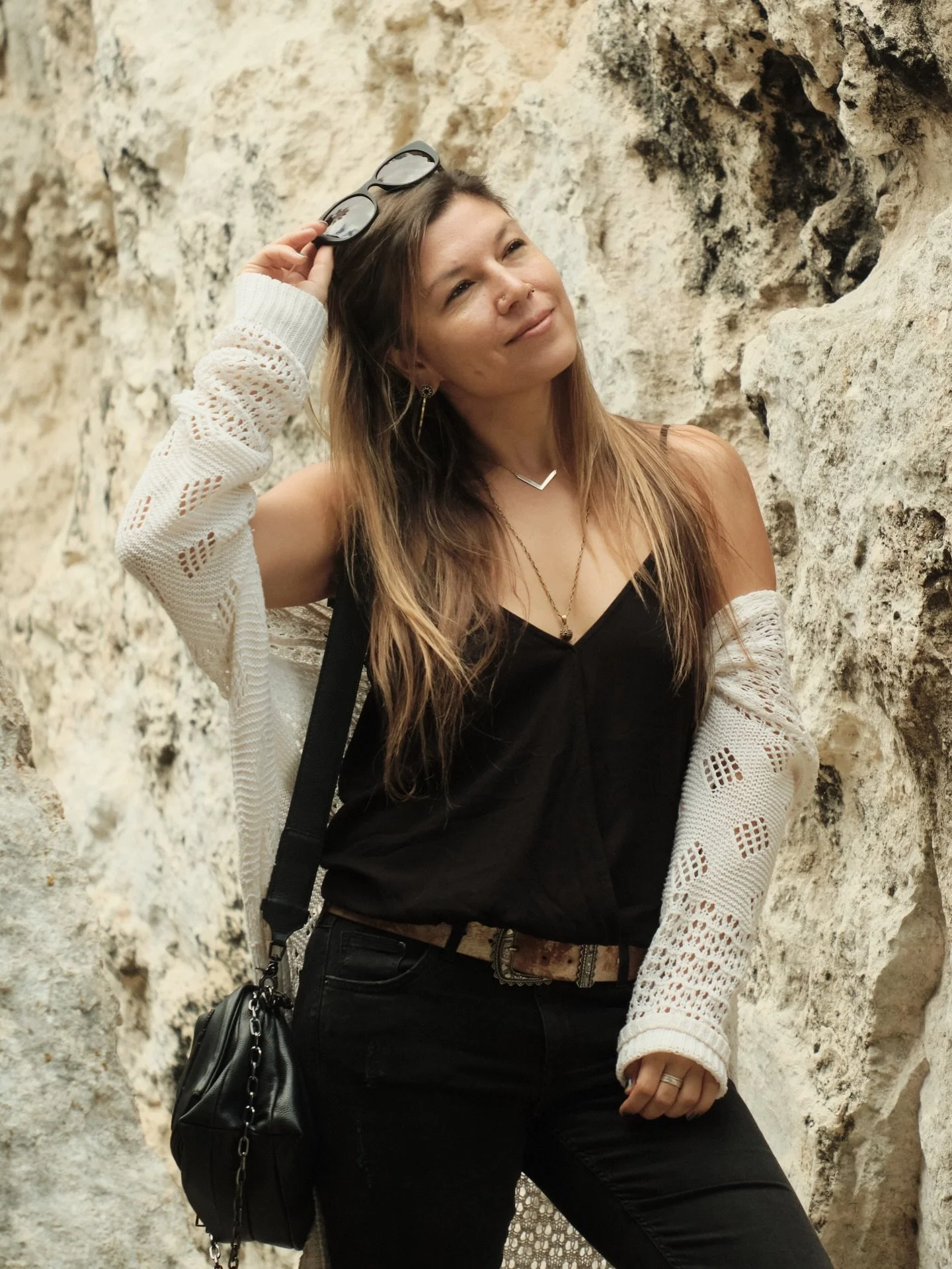 Softness against stone, an understated tension that keeps you looking.
.
.
.
#portraits #lifestylephotography #analogueportrait #fujifilm #fujinon