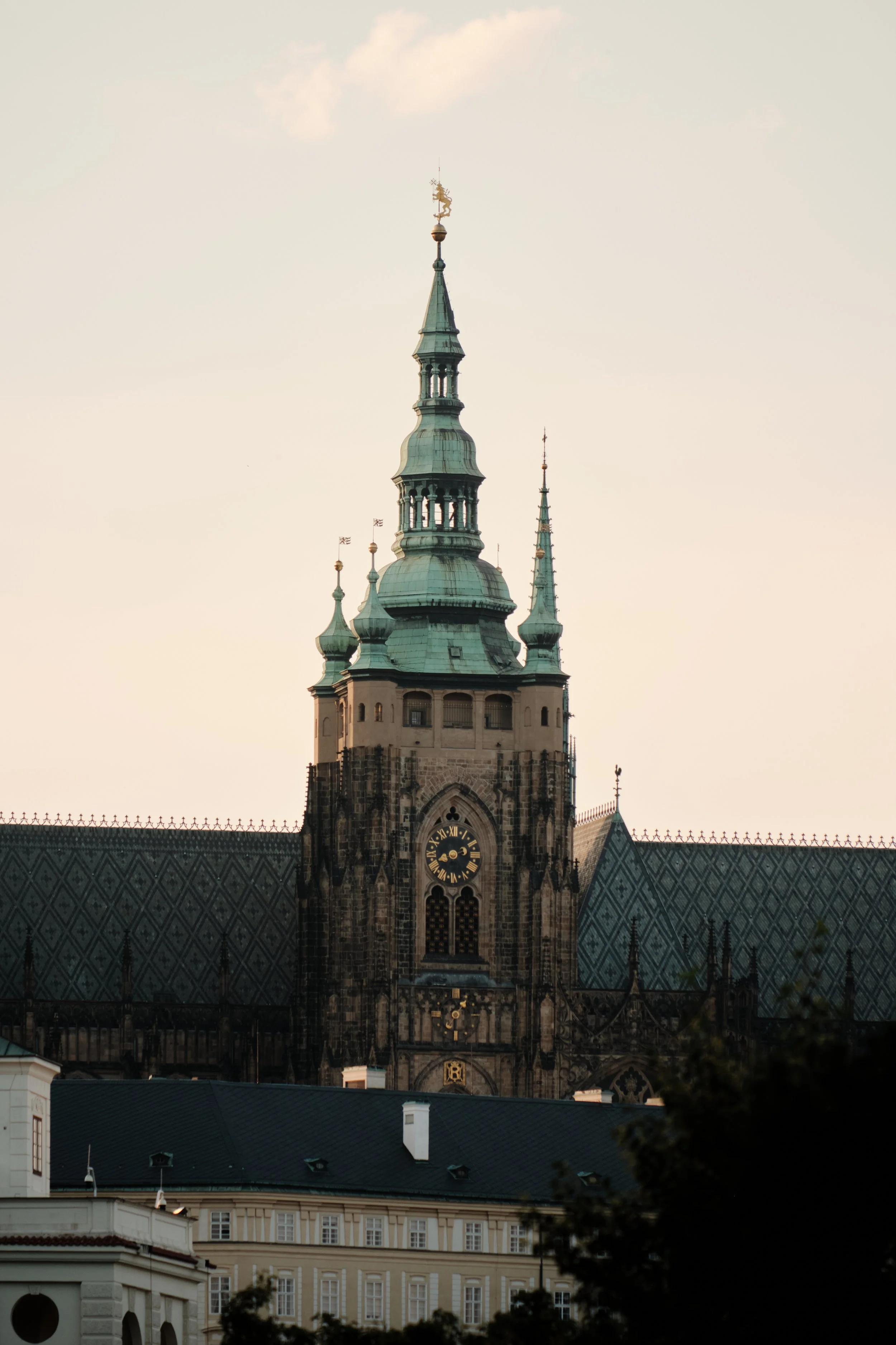 As the day quietly came to an end over Petřín Hill, the soaring tower of St. Vitus Cathedral caught the day’s final light. Rising above the castle complex, it has watched over the city for centuries—its silhouette becoming even more striking in the c