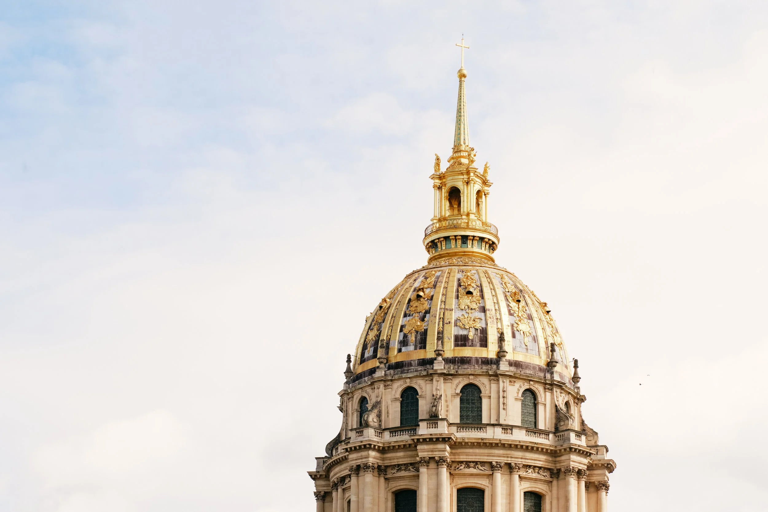 As the afternoon light softened across Paris, the golden dome of Les Invalides caught the last warm rays of the day. Against a calm sky, its elegant details stood out with remarkable clarity, reminding me that beauty in this city is often found in th
