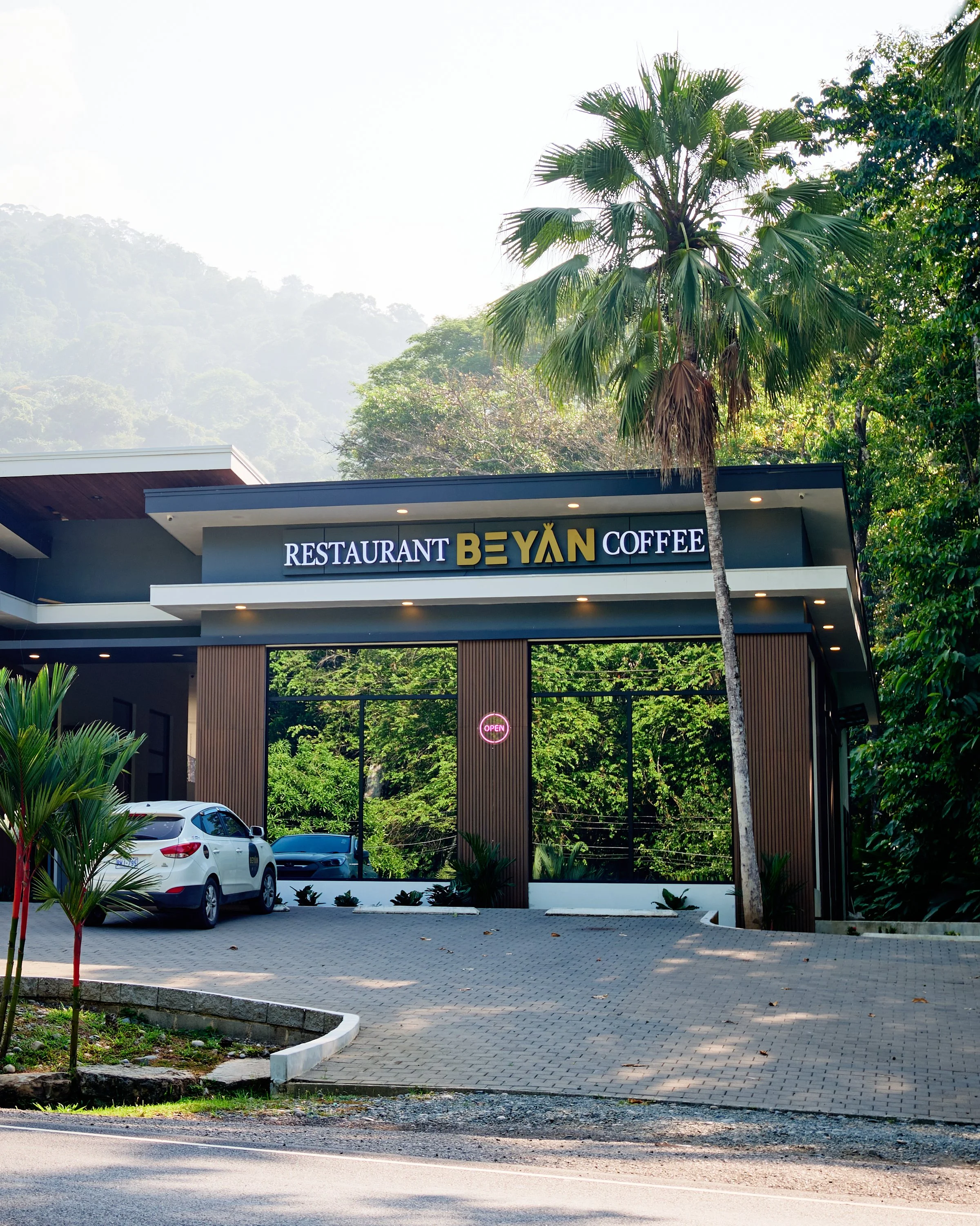 Beyan, Playa Hermosa Costa Rica
