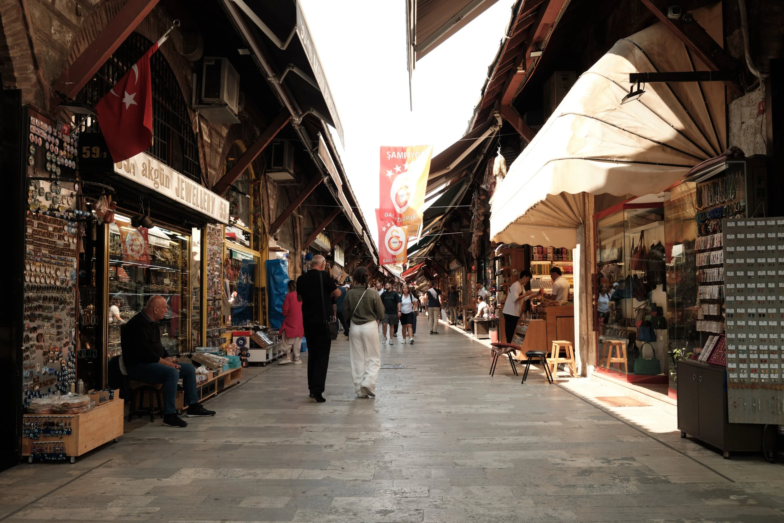 Each turn reveals another collection of handmade carpets, traditional crafts, and local merchants, preserving a marketplace that has welcomed travelers for centuries.