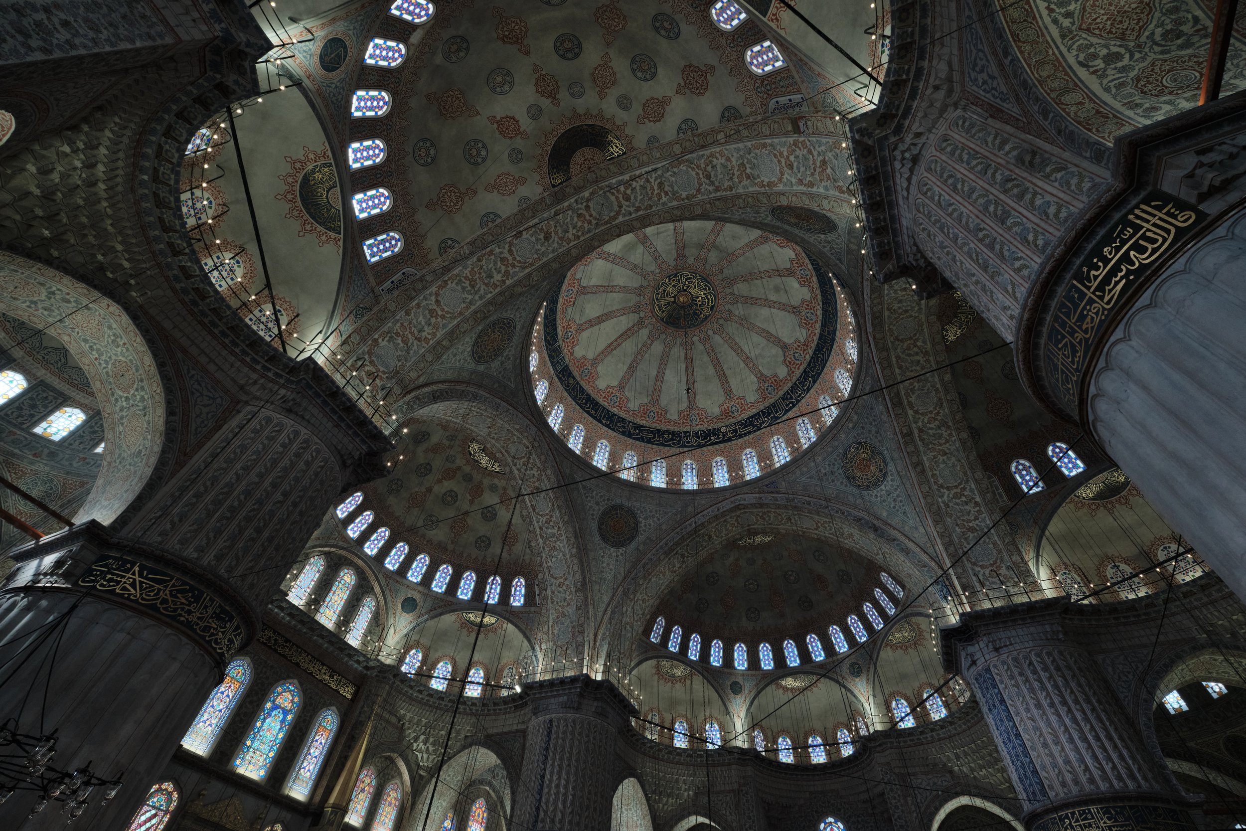 What first impressed me from the outside with its monumental scale became even more captivating within—ornate ceilings, delicate patterns, and an atmosphere of quiet reverence that has welcomed visitors for over four centuries.