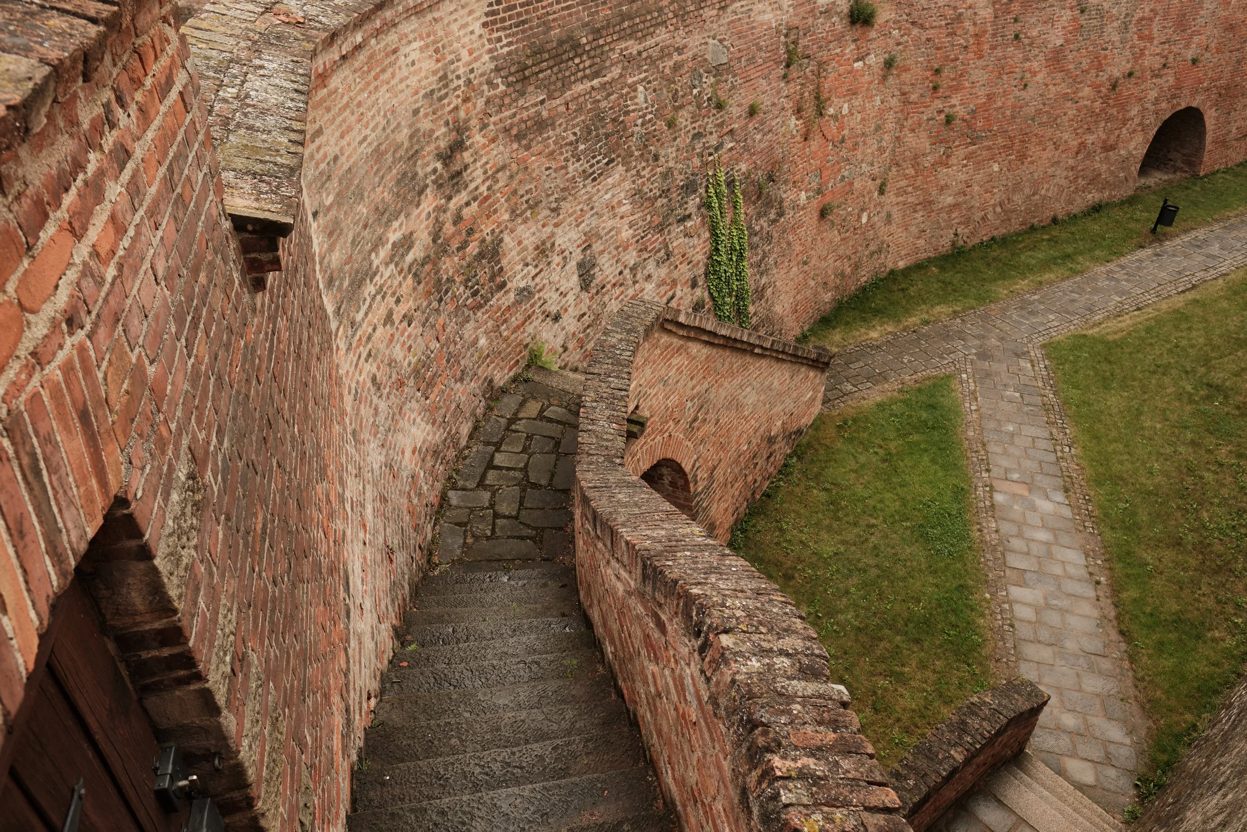 Every curve, wall, and staircase naturally guides the eye through Špilberk’s fortress, revealing how centuries-old architecture was designed with both purpose and beauty in mind.