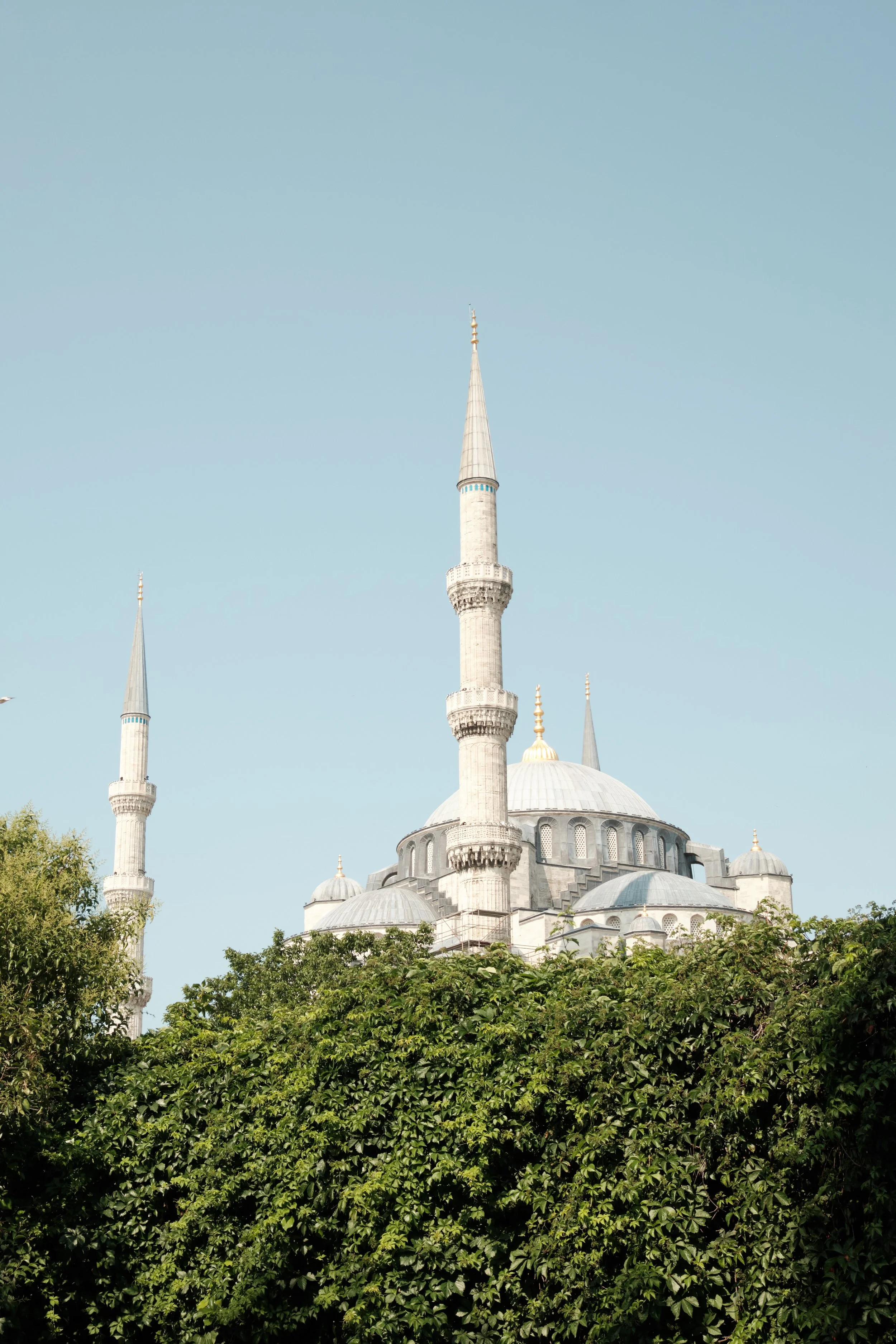 My first encounter with the Blue Mosque was impossible to ignore. Looking up from its base, the soaring minarets and cascading domes revealed the remarkable scale and elegance of one of Istanbul’s greatest architectural masterpieces.