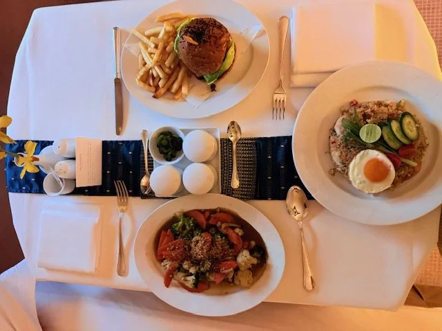 Peninsula_Bangkok_Roomservice.jpg