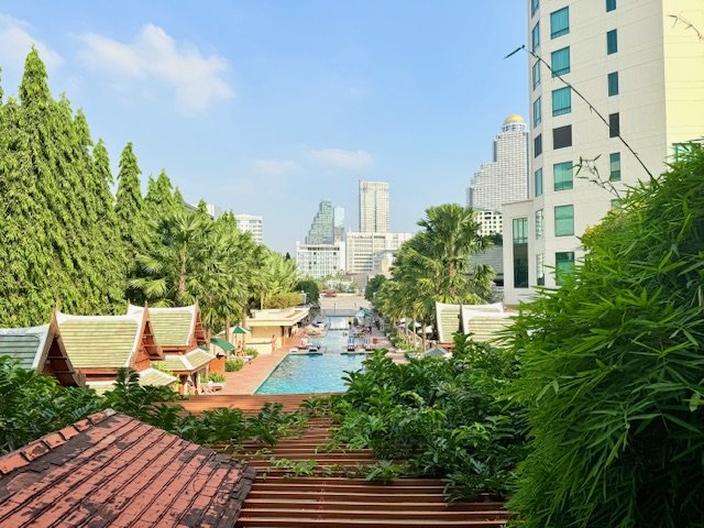 Peninsula_Bangkok_pool_and_river_view_from_Spa_balcony.jpg