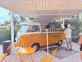 RC_Aruba_VeuveCliquot_Beach_Bar.jpg