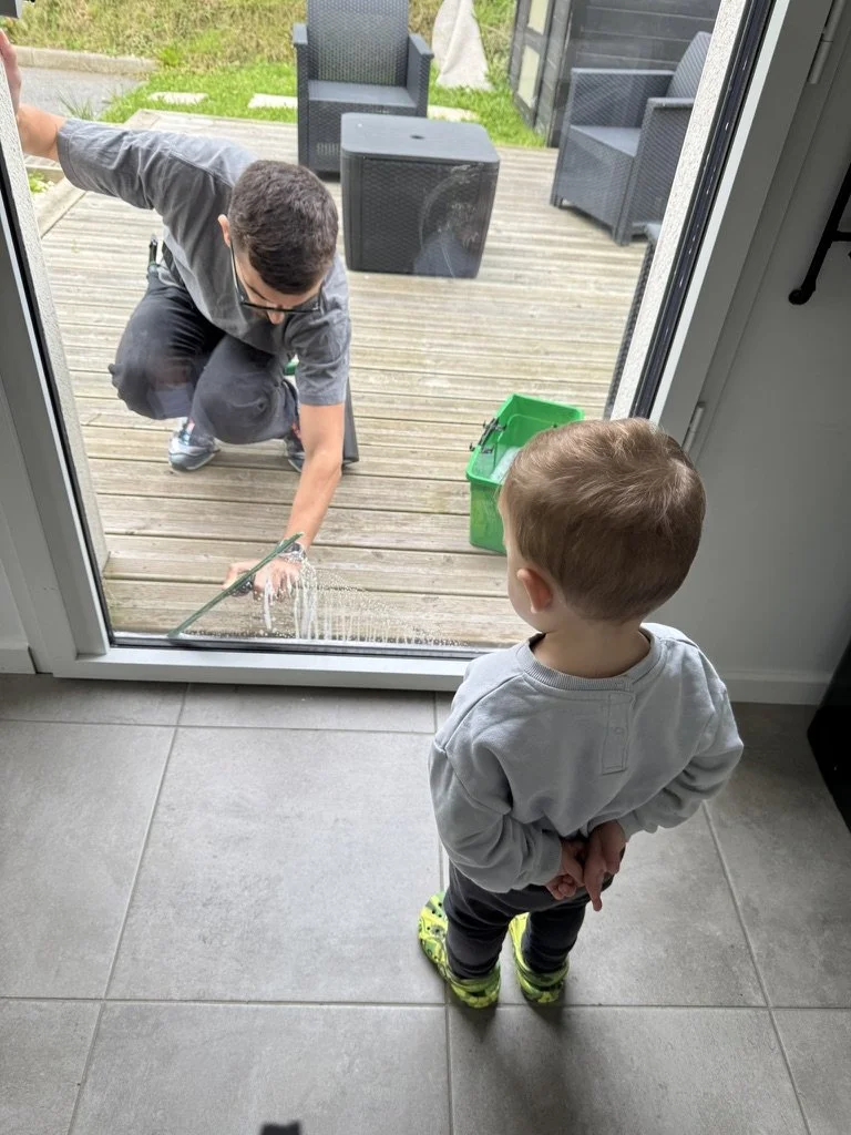 Photo prise lors d’une prestation DVL PRESSION à Brest – nettoyage professionnel des vitres extérieures d'une maison