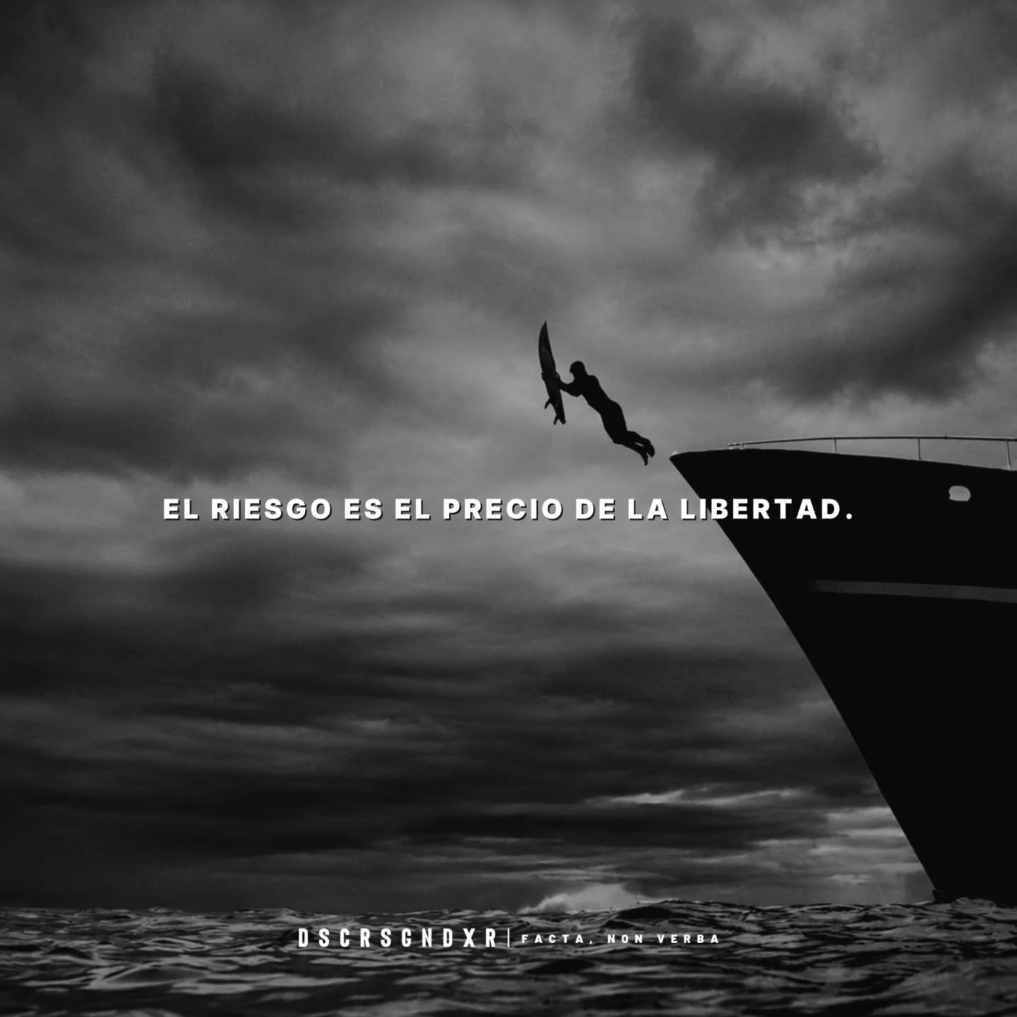 El riesgo asusta. La dificultad detiene. El caos desorienta.

Y aun as&iacute;, ah&iacute; es exactamente donde se construye todo lo que vale la pena.

Porque el riesgo es el precio de la libertad. Porque lo que te asusta te se&ntilde;ala el camino. 