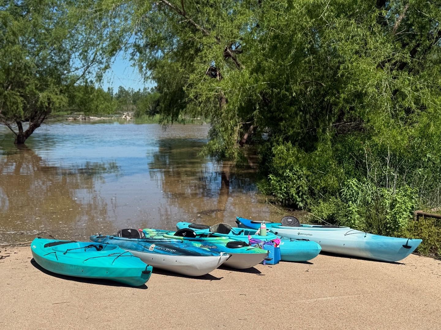 When the lawn chair just isn&rsquo;t cutting it&hellip; we upgrade to a kayak. 🏆 Trophy Club Park turned into Sasquatch&rsquo;s spa day and the river never knew what hit it. What a great Saturday to spend out on the water! Grab your hat, slap on som