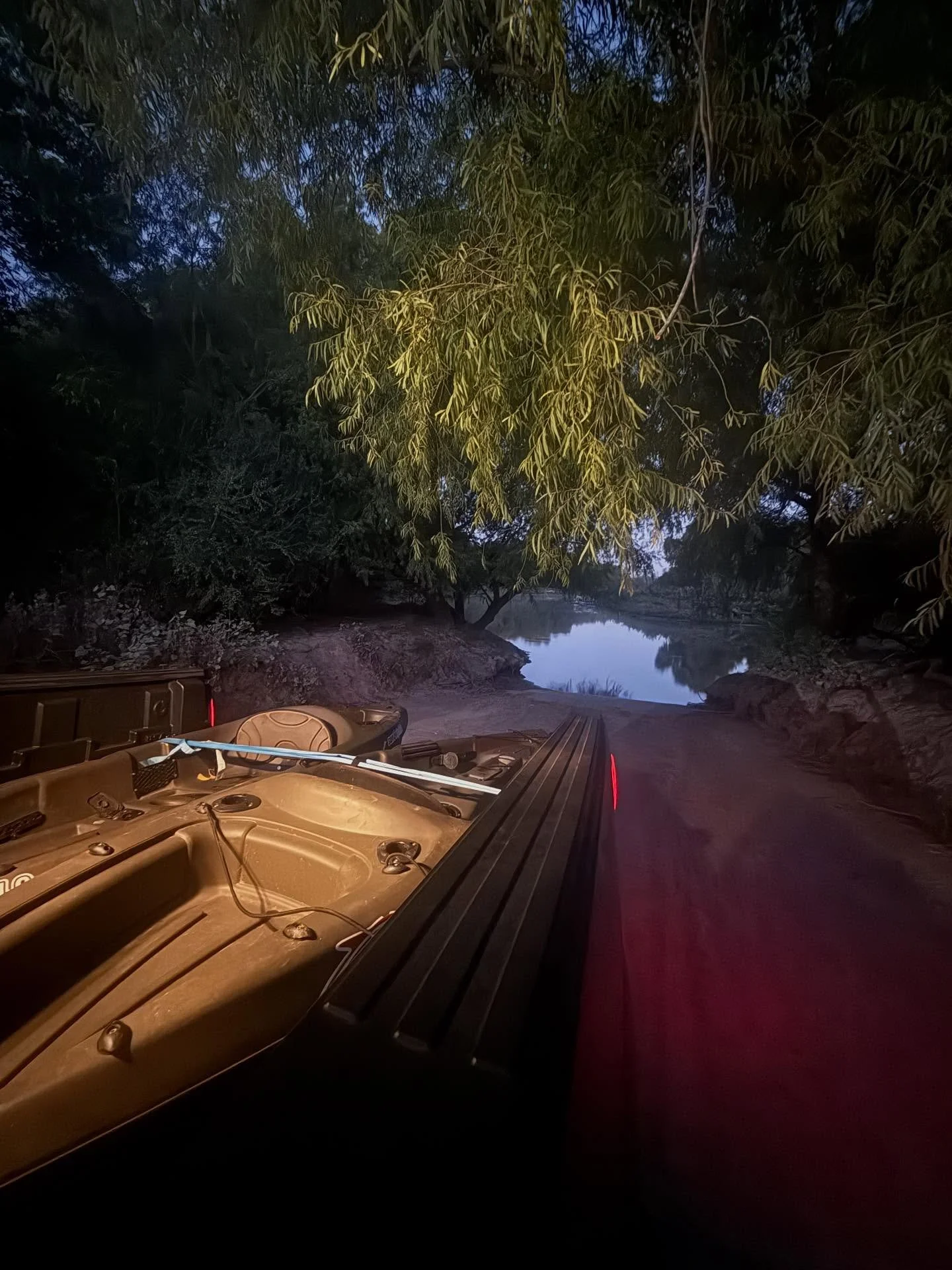 🎣 Sunday Mornin&rsquo; Float Therapy 🌅
Two dudes, two kayaks, and a dream&hellip; mostly about catching fish and not losing flip-flops. 😂

The coffee was strong, the river was calm, and the fish were somewhere else entirely. But hey&mdash;still a 