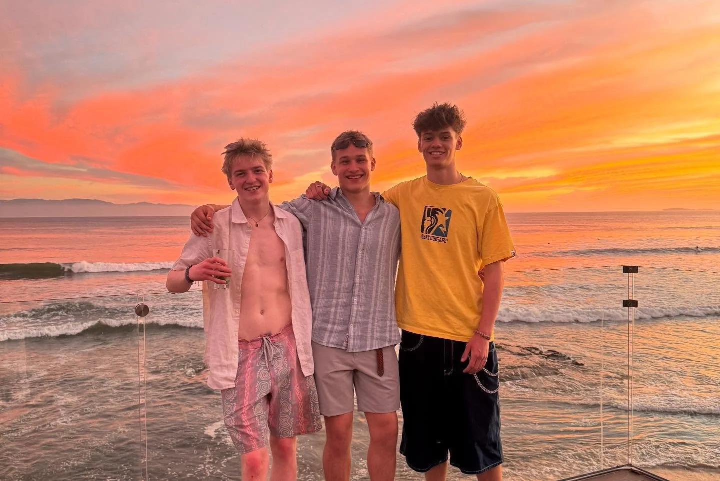 Different places&mdash;Same paradise 🌴🤼&zwj;♂️