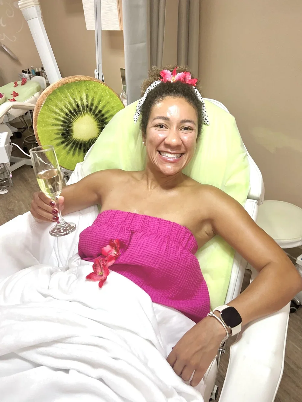 How Professional Facials Differ From At-Home Acne Care: Why Expert Skincare Matters