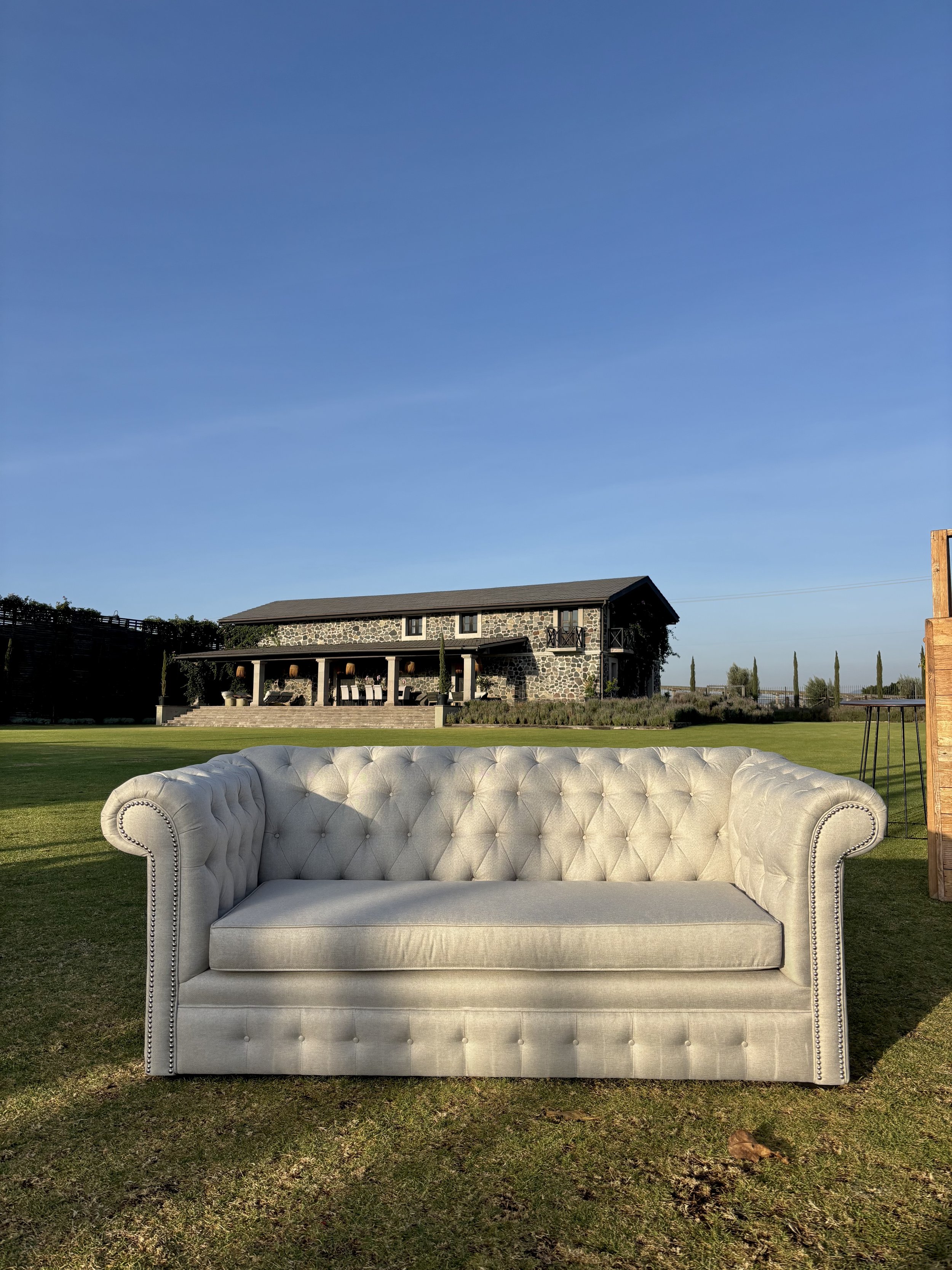 Sofá Chesterfield - Ivory.jpg