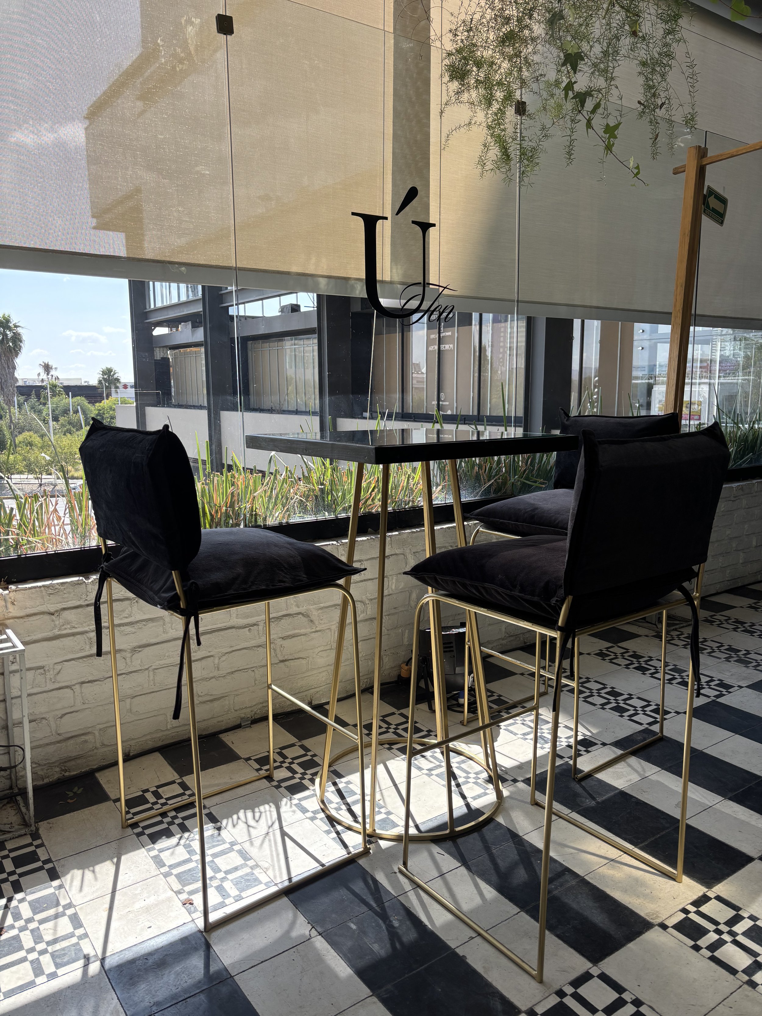 04_Mesa periquera Espejo.jpg