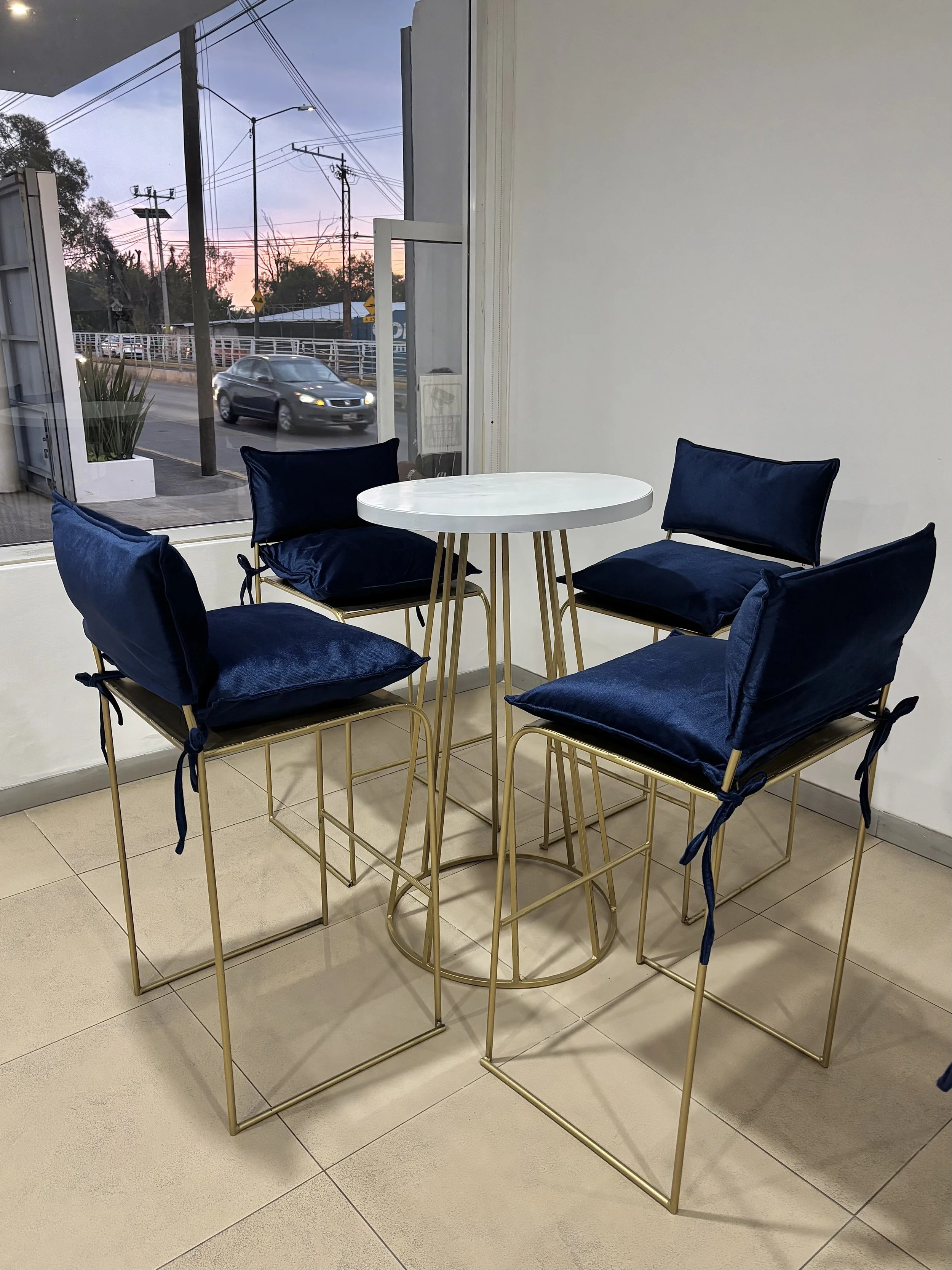 03_Silla periquera-azul.jpg