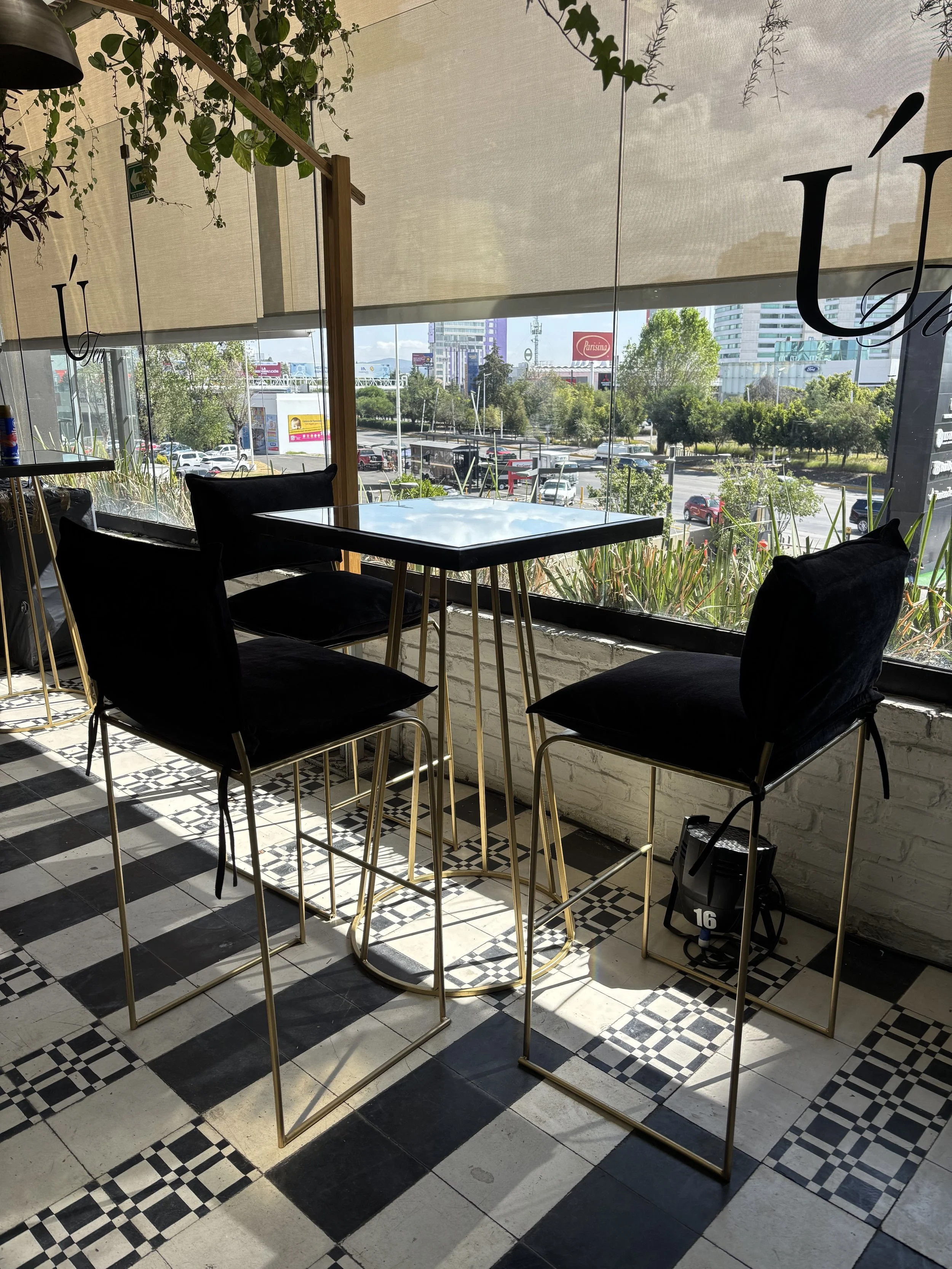 02_Mesa periquera Espejo.jpg