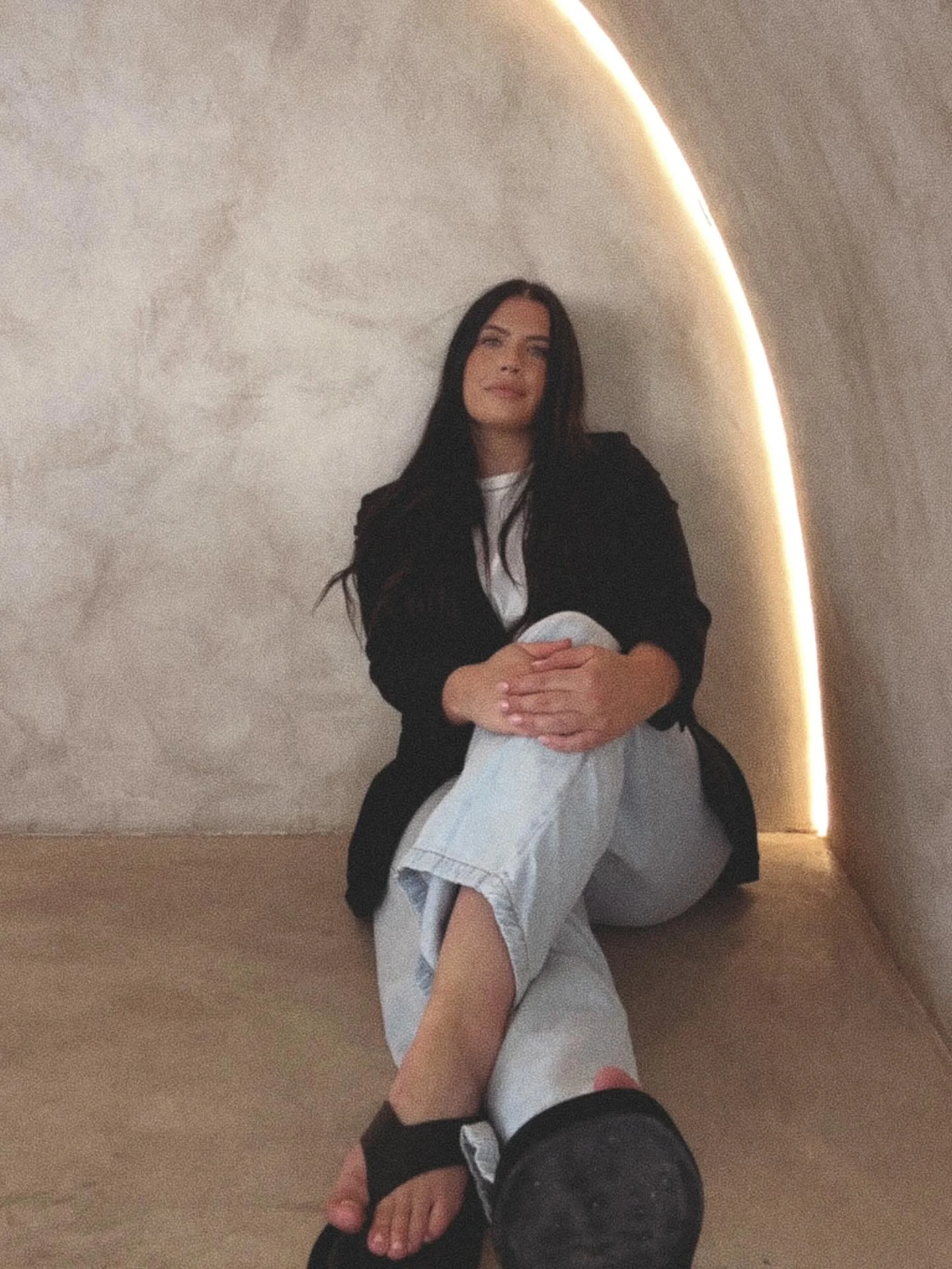 I&rsquo;m *not* the mentor you hire because I sell hype, empty promises or fast tracks to success.

And I&rsquo;m not here to convince you of anything.

I don&rsquo;t teach performance. I teach how to lead yourself through life and business, embodied