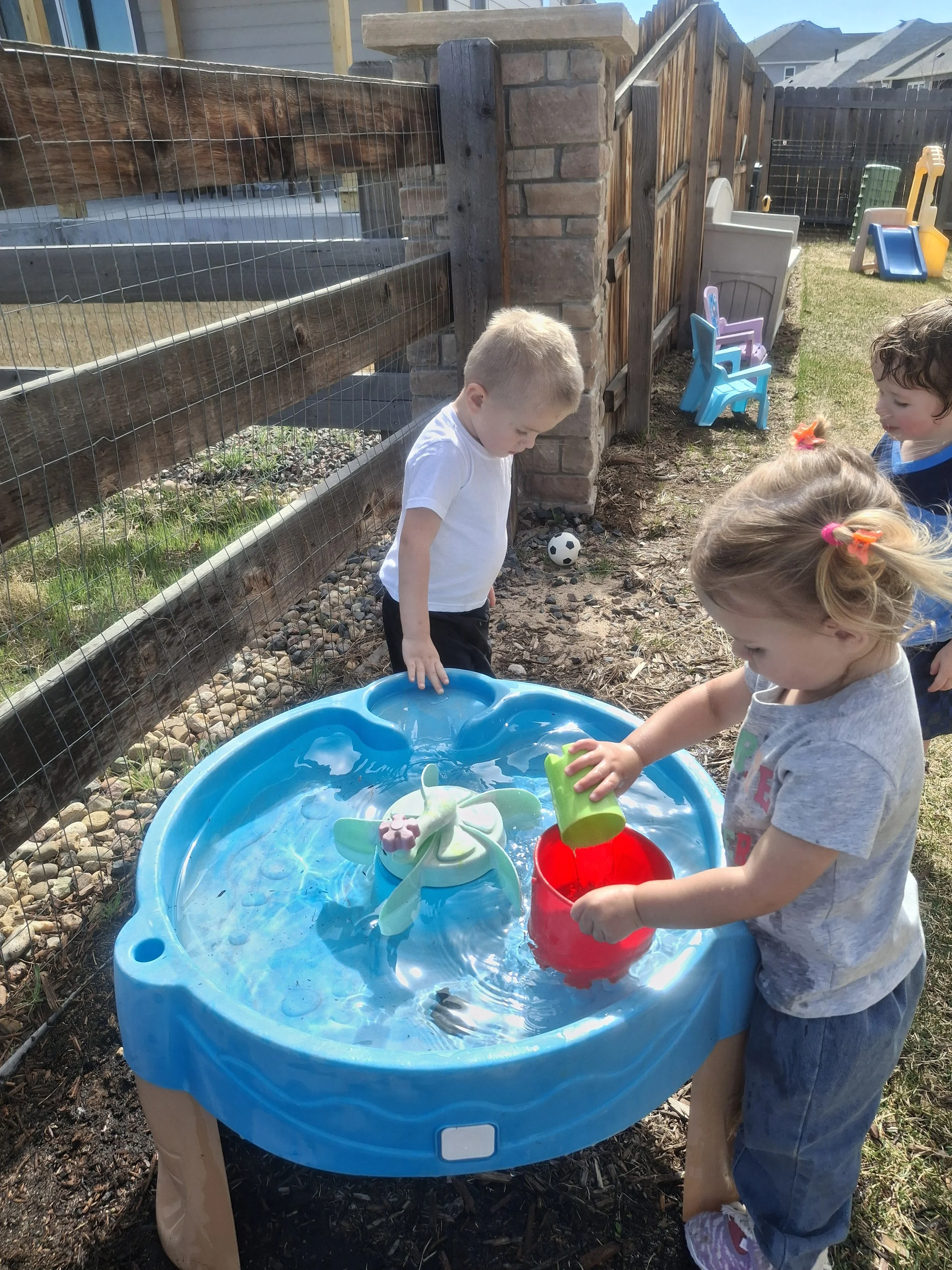 Outdoor Water Play !
