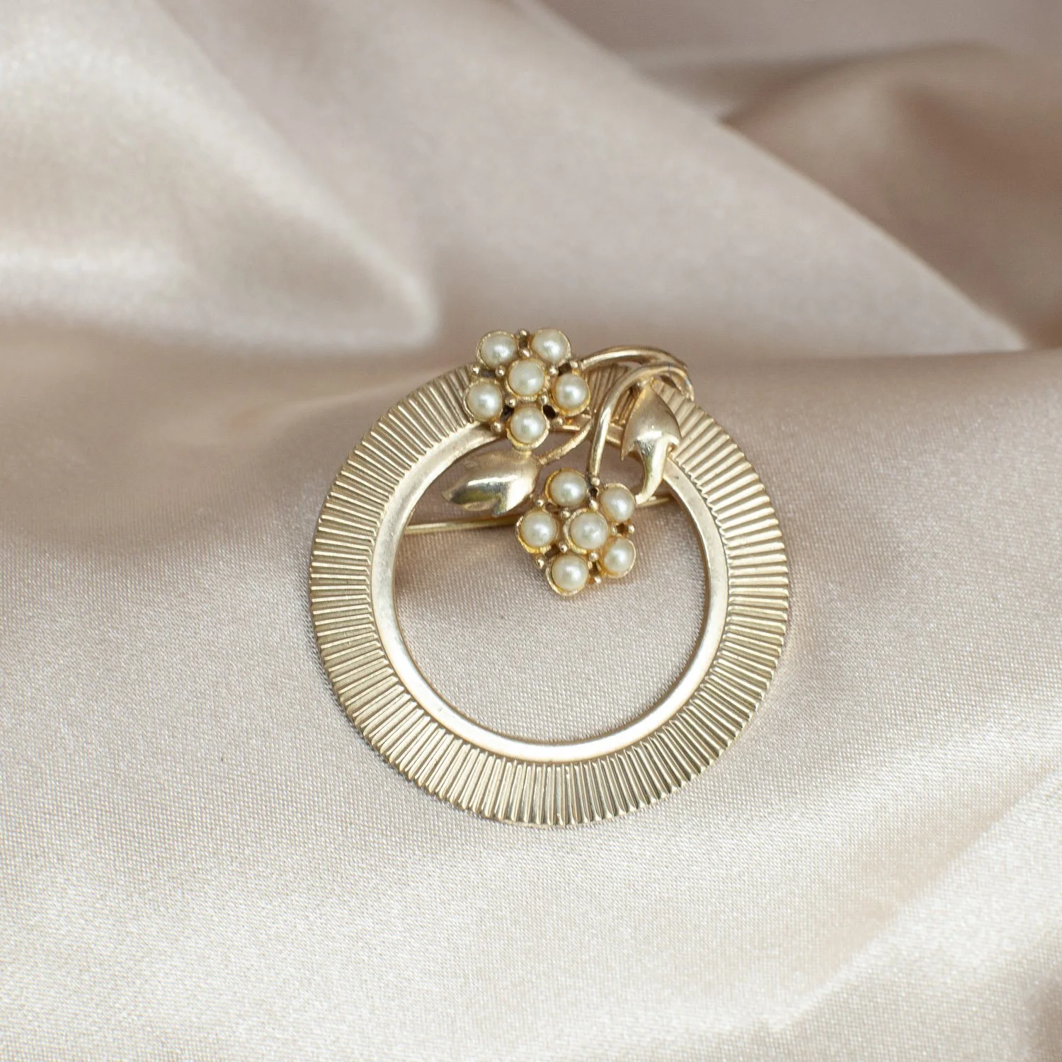 Vintage Coro Faux Pearl Circle Brooch Gold Tone Floral Pin